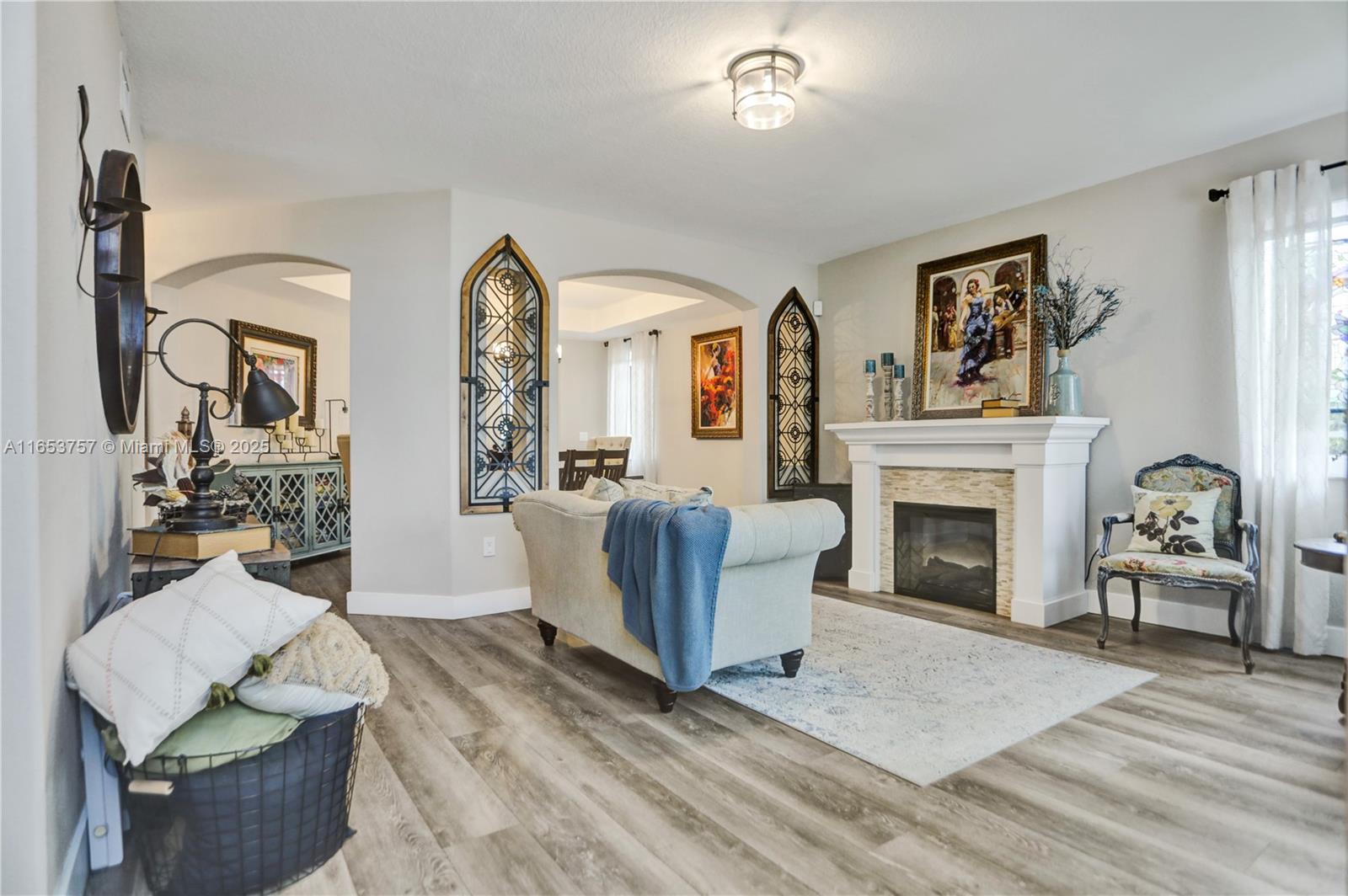 SUNSET POINTE - Residential