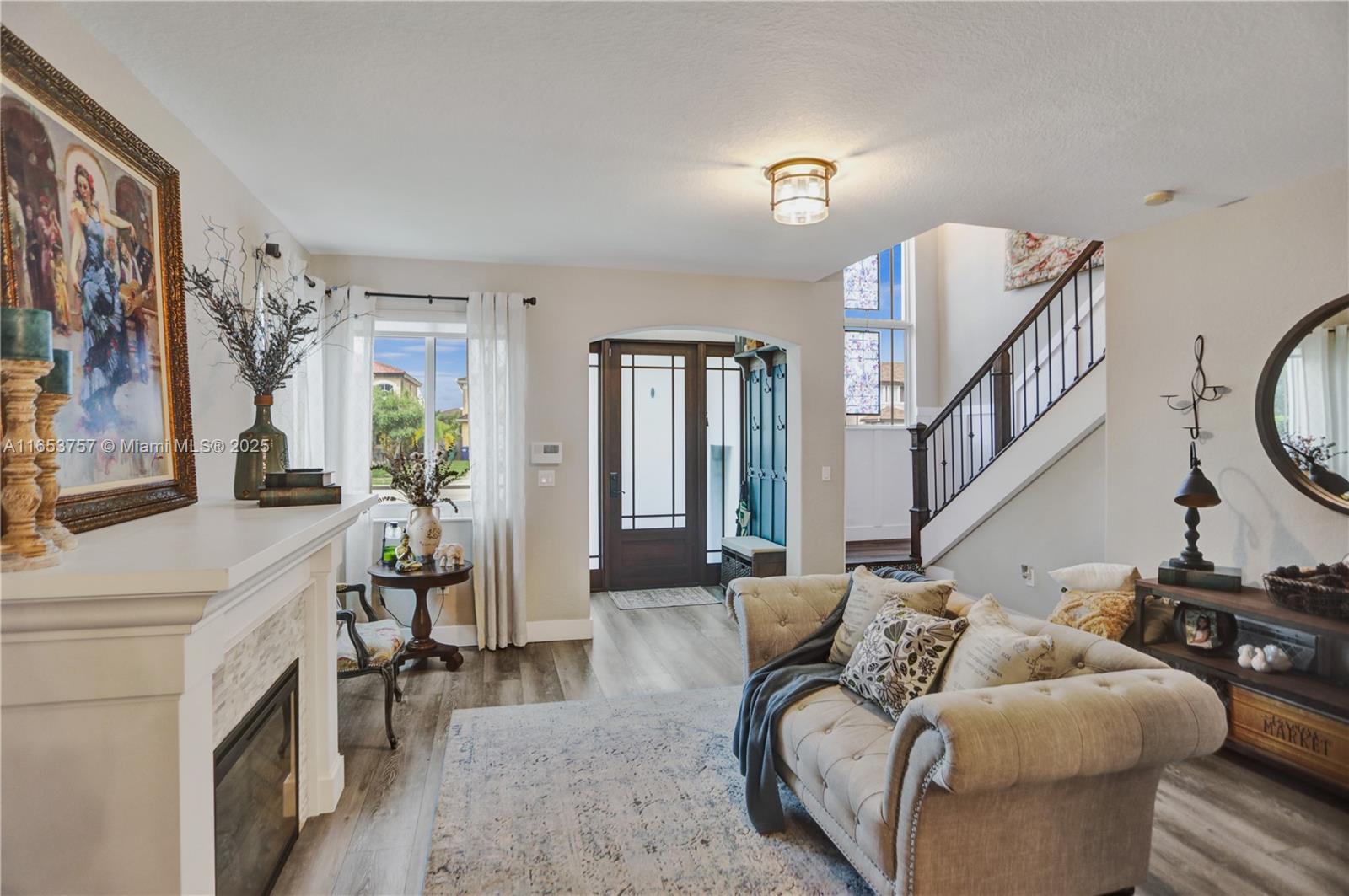 SUNSET POINTE - Residential