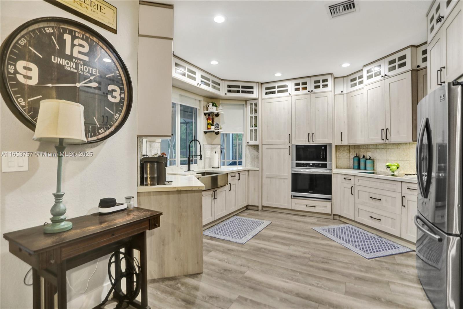 SUNSET POINTE - Residential
