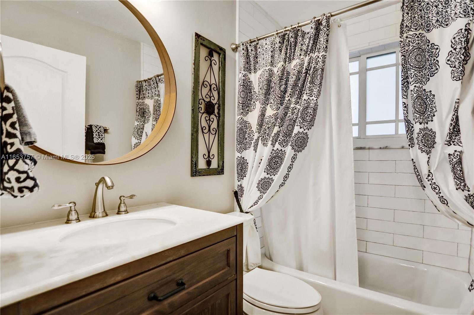 SUNSET POINTE - Residential
