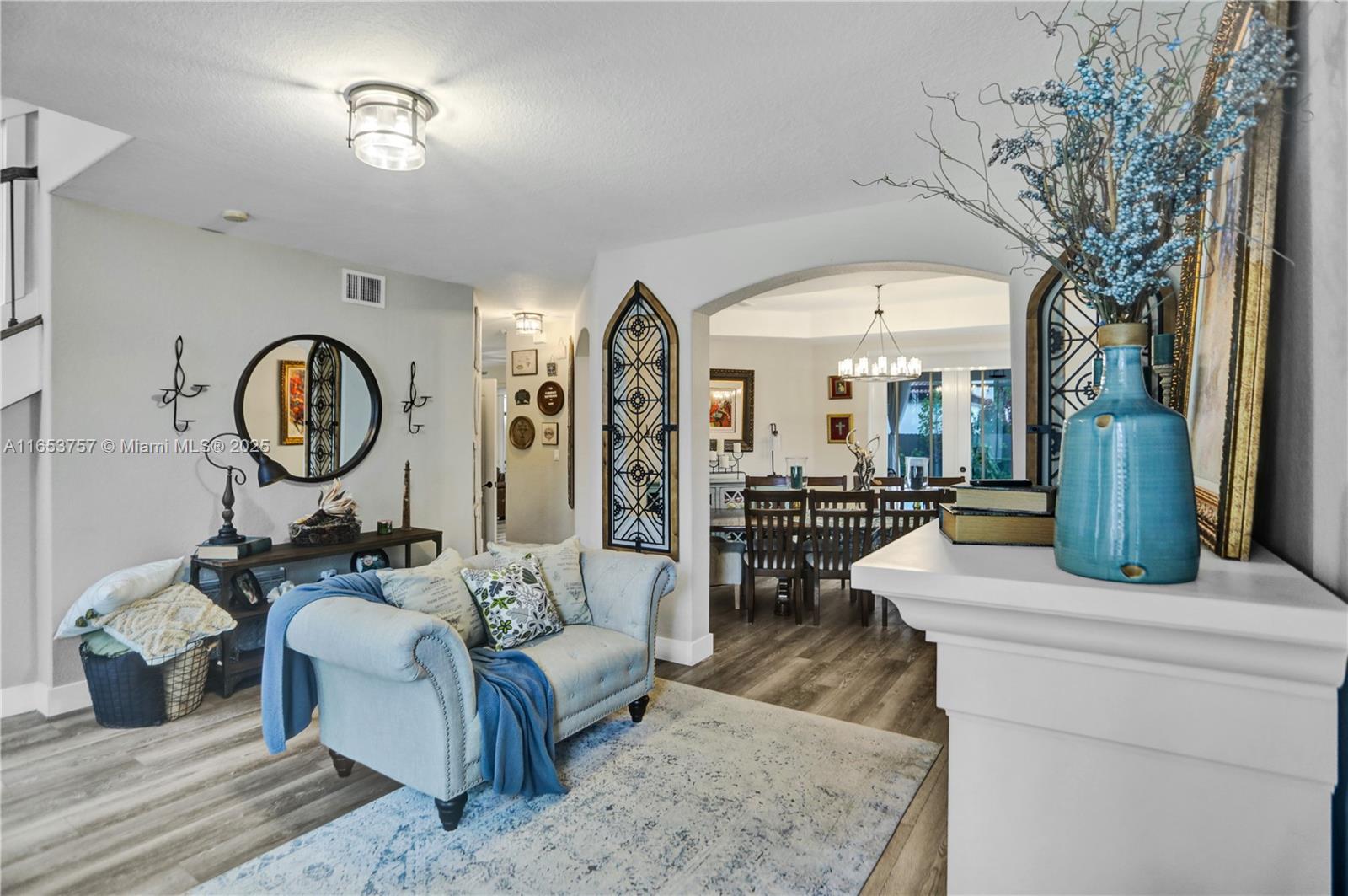 SUNSET POINTE - Residential