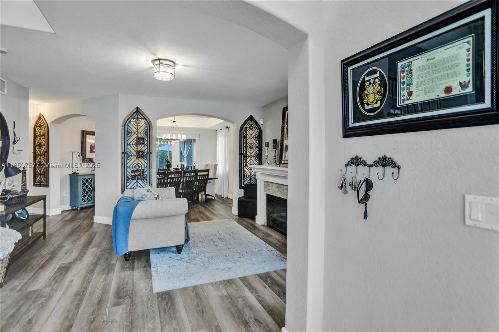 SUNSET POINTE - Residential