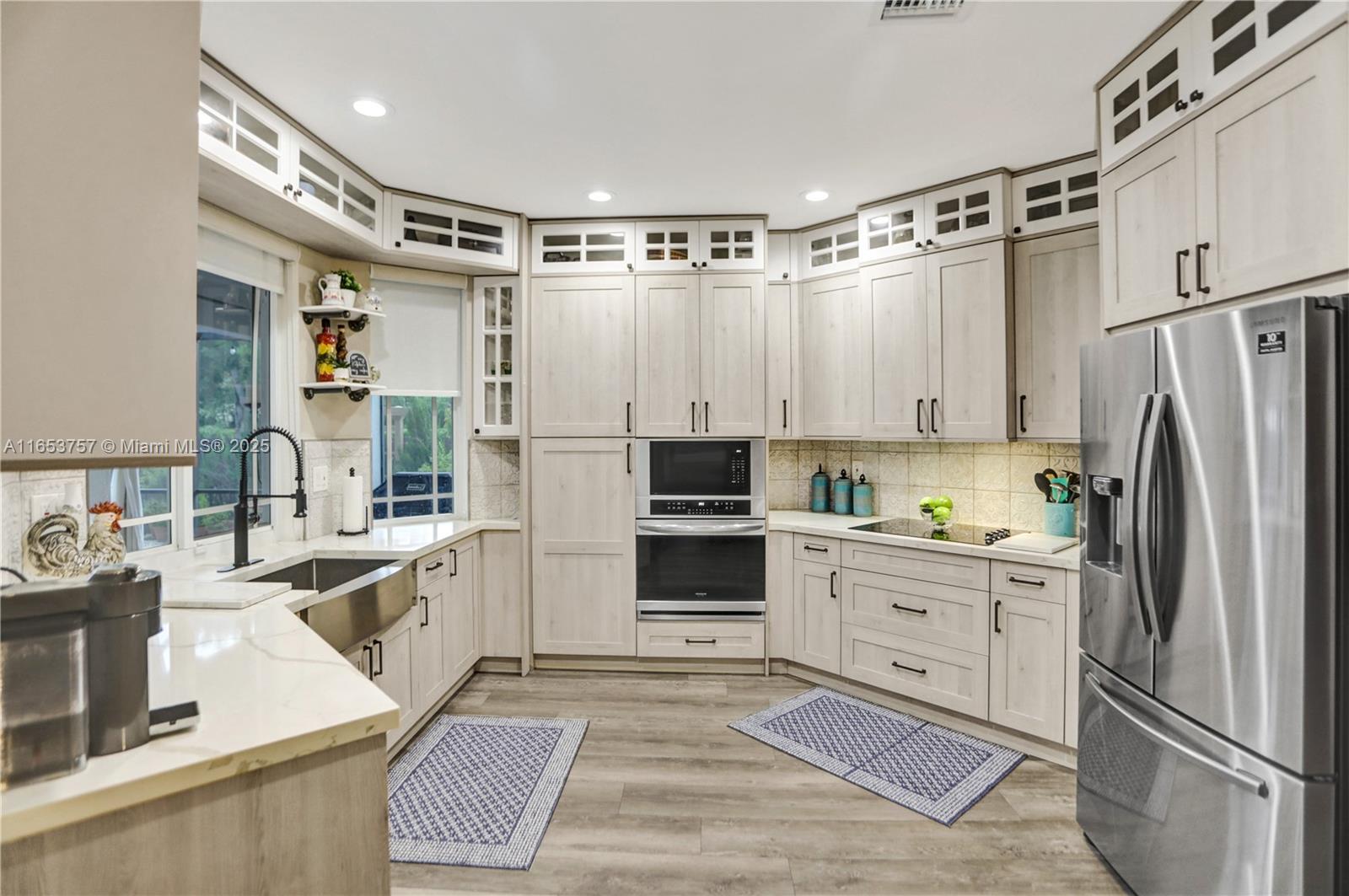 SUNSET POINTE - Residential