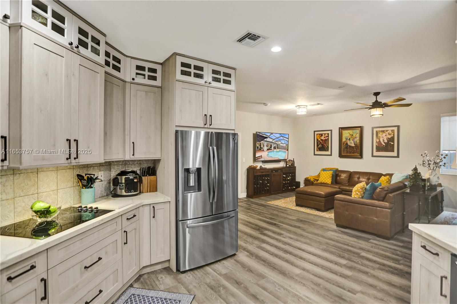 SUNSET POINTE - Residential