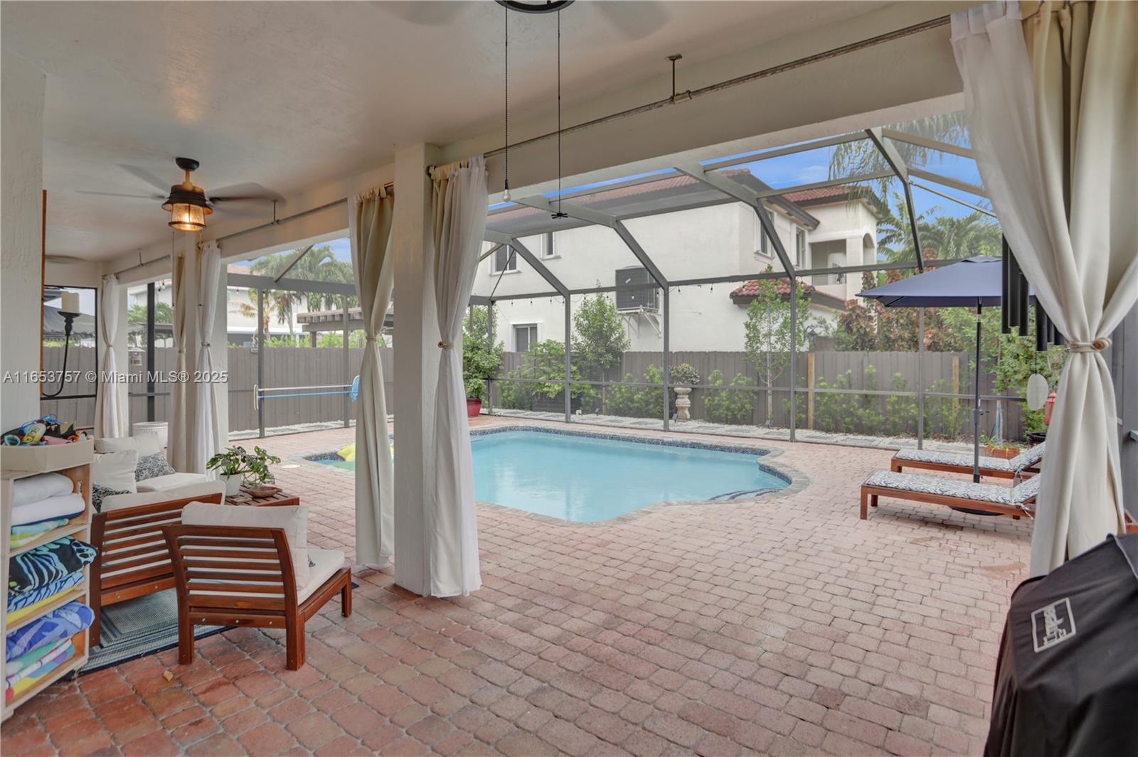 SUNSET POINTE - Residential