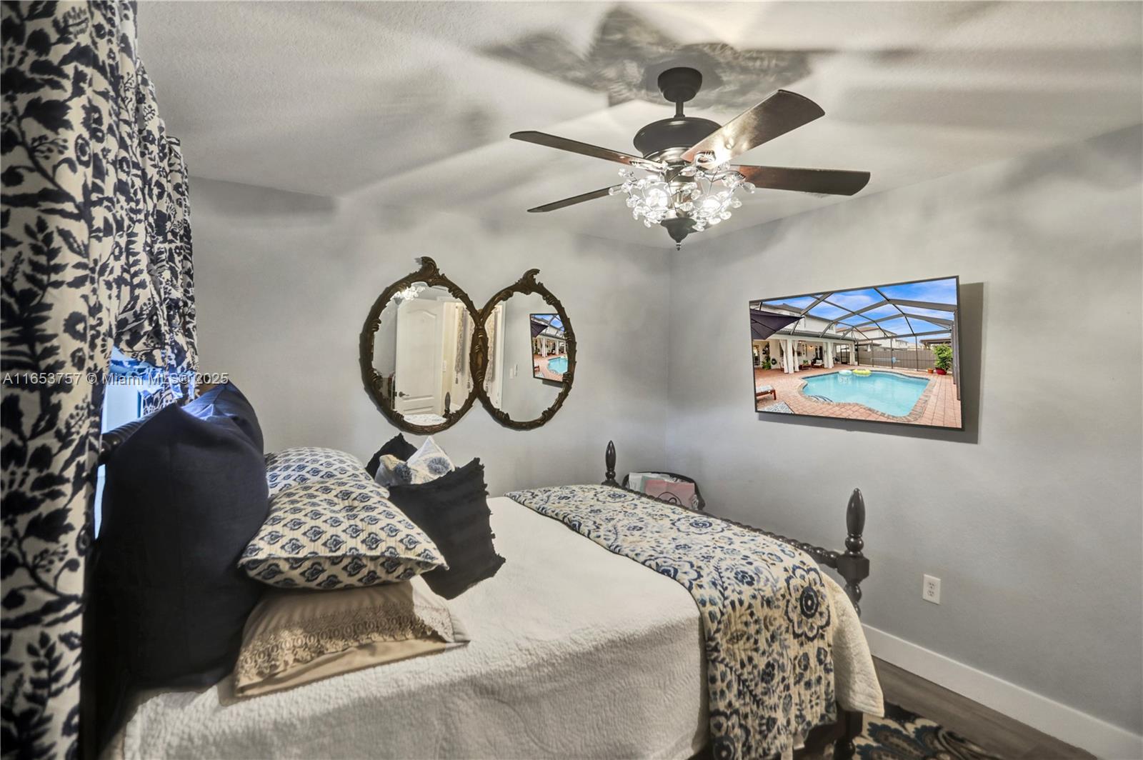 SUNSET POINTE - Residential