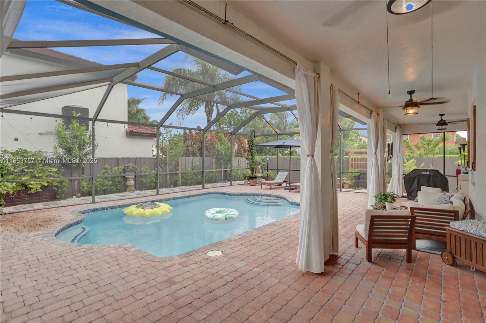 SUNSET POINTE - Residential