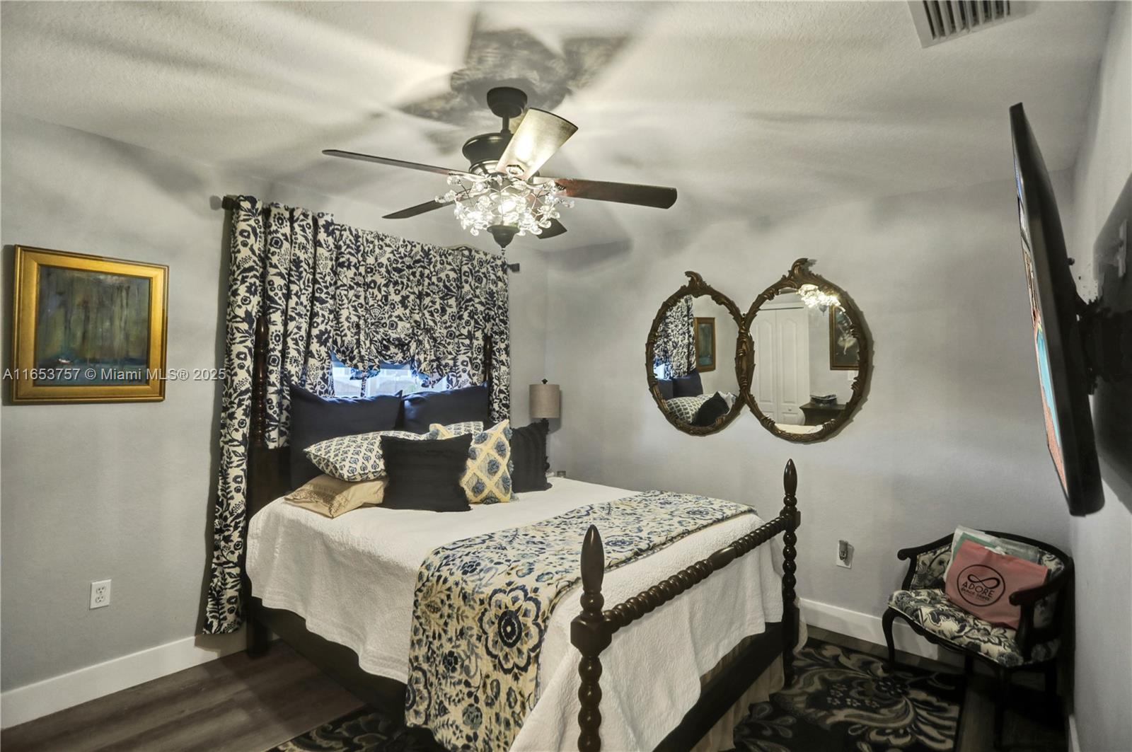 SUNSET POINTE - Residential