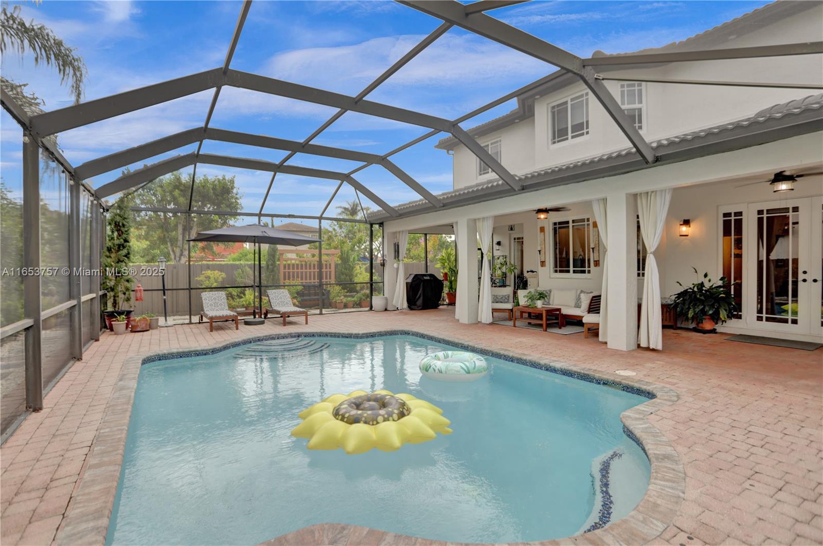SUNSET POINTE - Residential