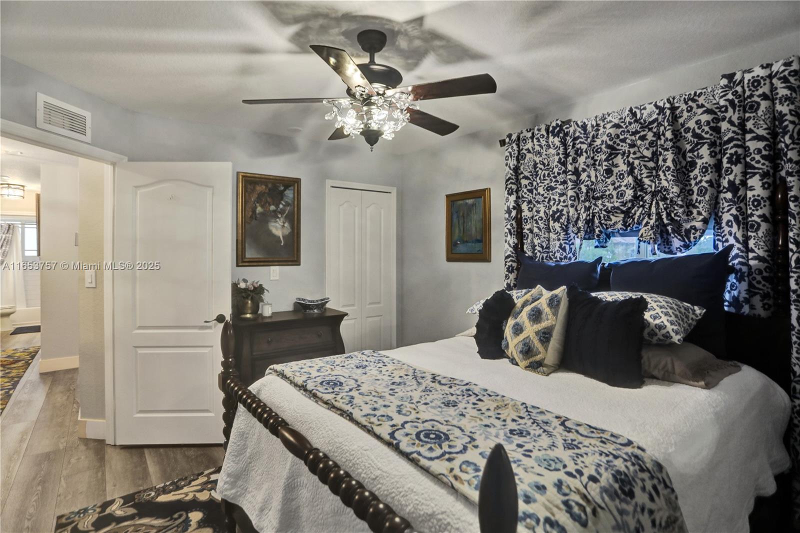 SUNSET POINTE - Residential