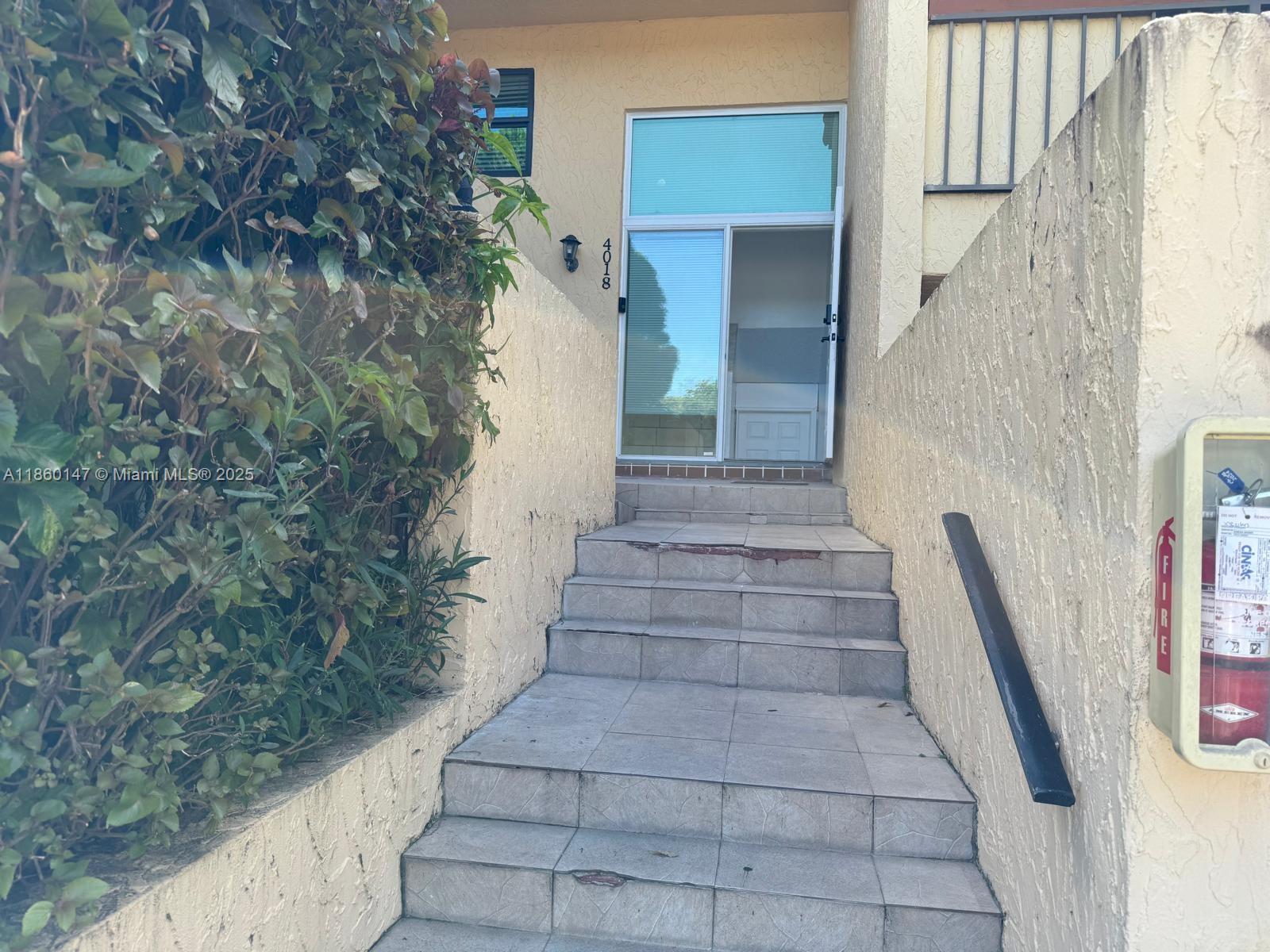 4018 Del río way