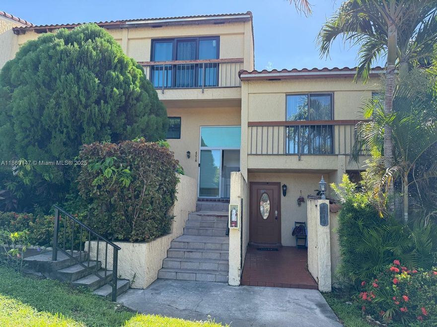 located, this 4-bedroom, 2.5-bath townhouse is superbly located close to everything and beautifully renovated with an open-concept kitchen, stainless steel appliances, and tastefully renovated bathrooms. Convenient patio, perfect for barbecues and entertaining.
Spacious master bedroom with walk-in closet and private balcony. Two assigned parking spaces per unit are located in front of the property. Water is included in the maintenance. This community features a variety of amenities, including a tennis court, pool, and playground.