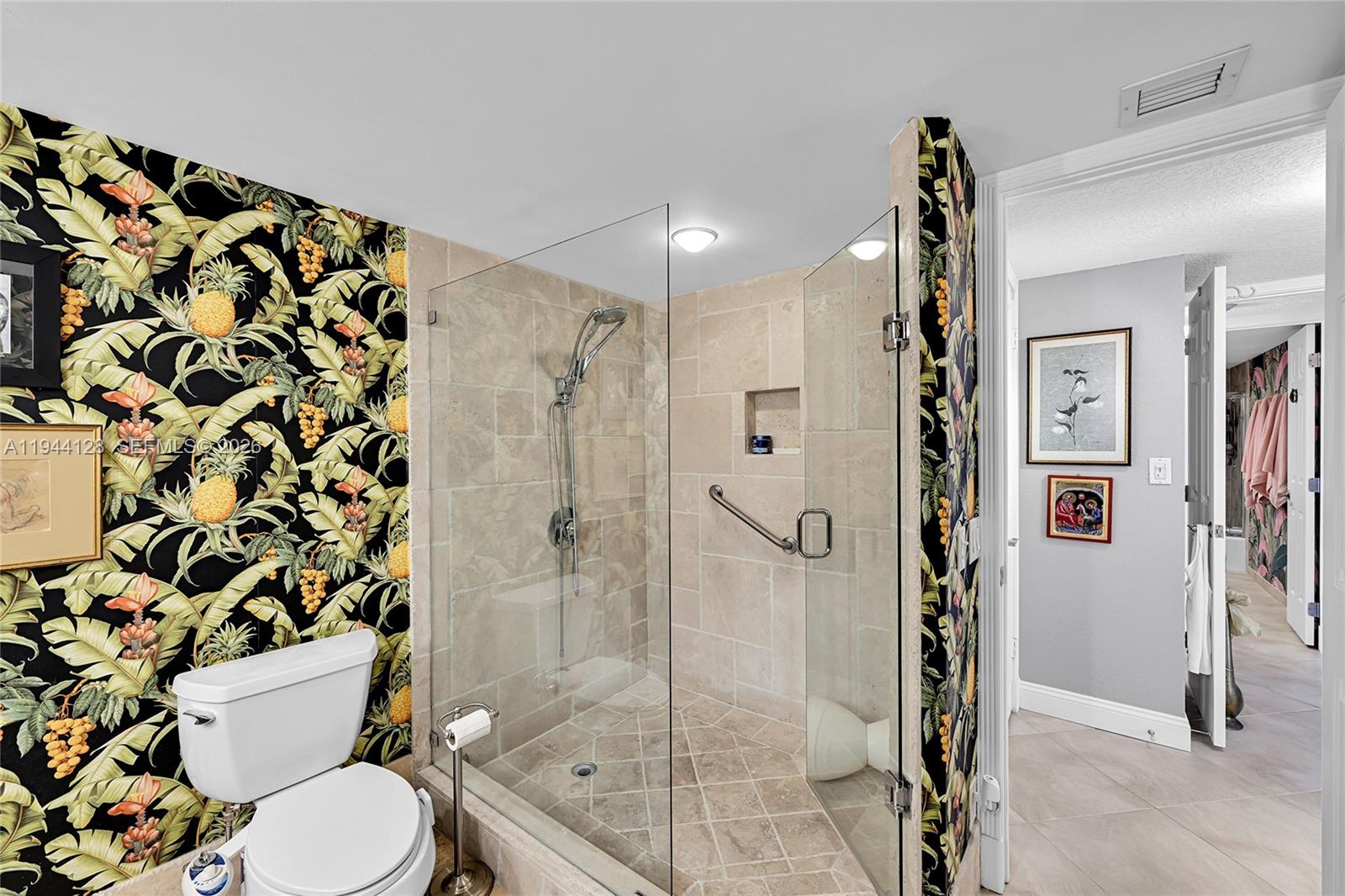 CORINTHIAN ON THE INTRACO - Residential