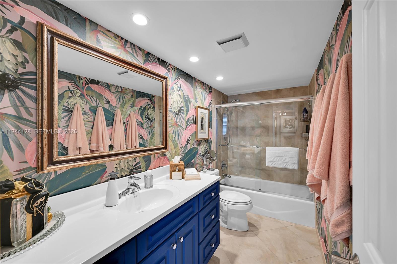 CORINTHIAN ON THE INTRACO - Residential