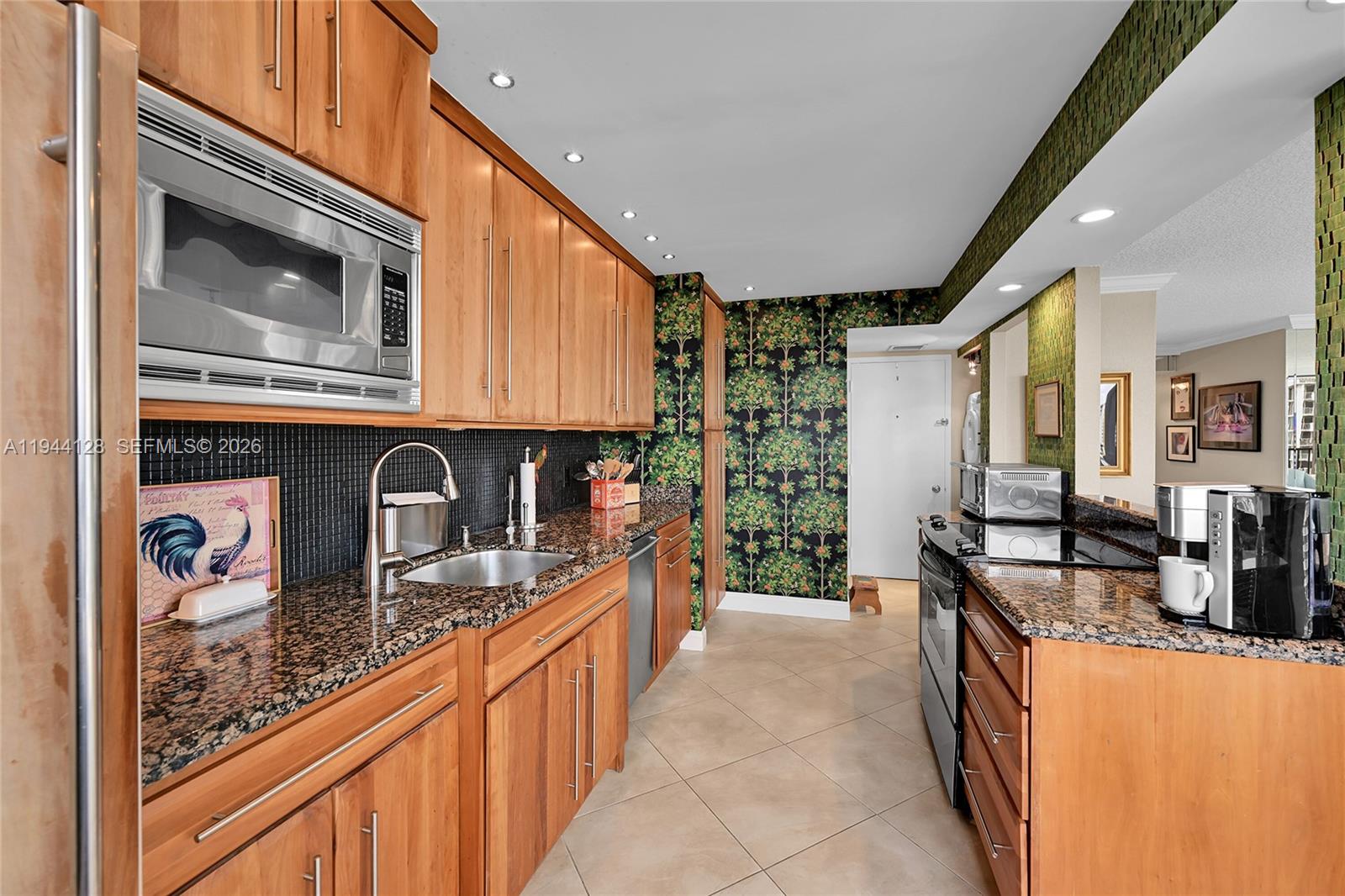 CORINTHIAN ON THE INTRACO - Residential