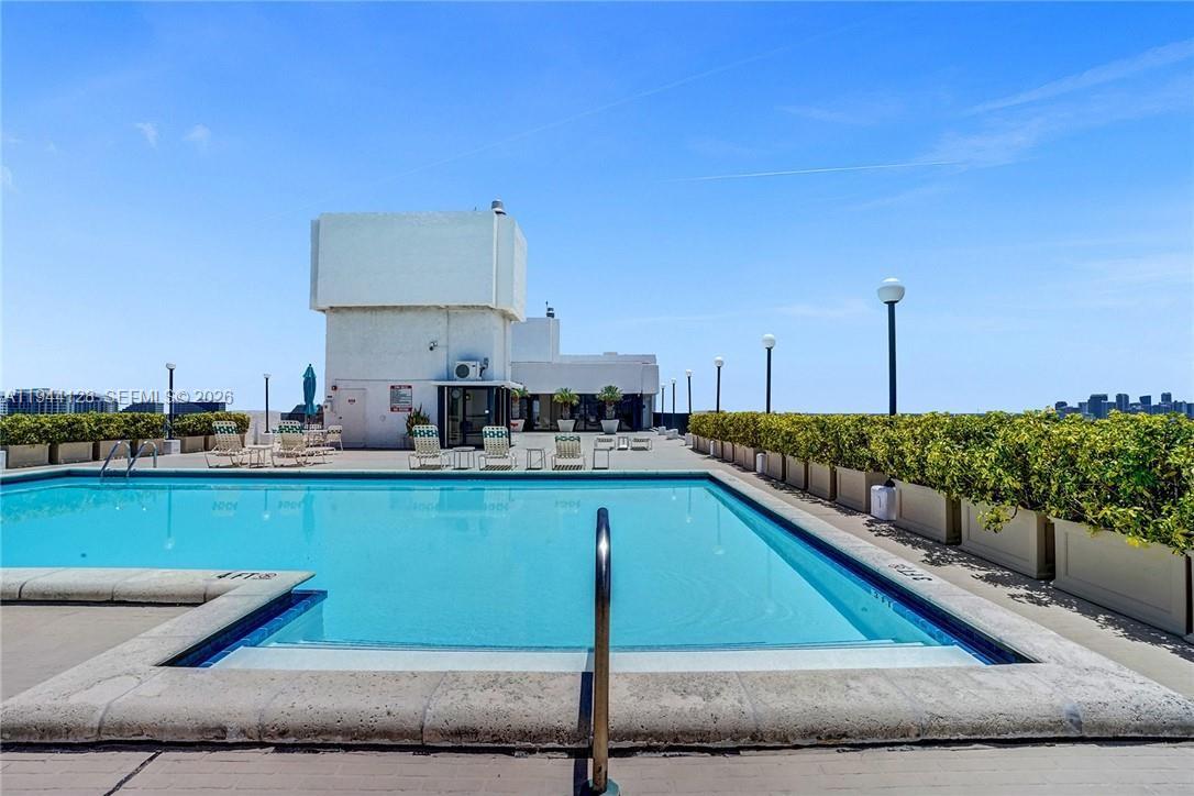 CORINTHIAN ON THE INTRACO - Residential