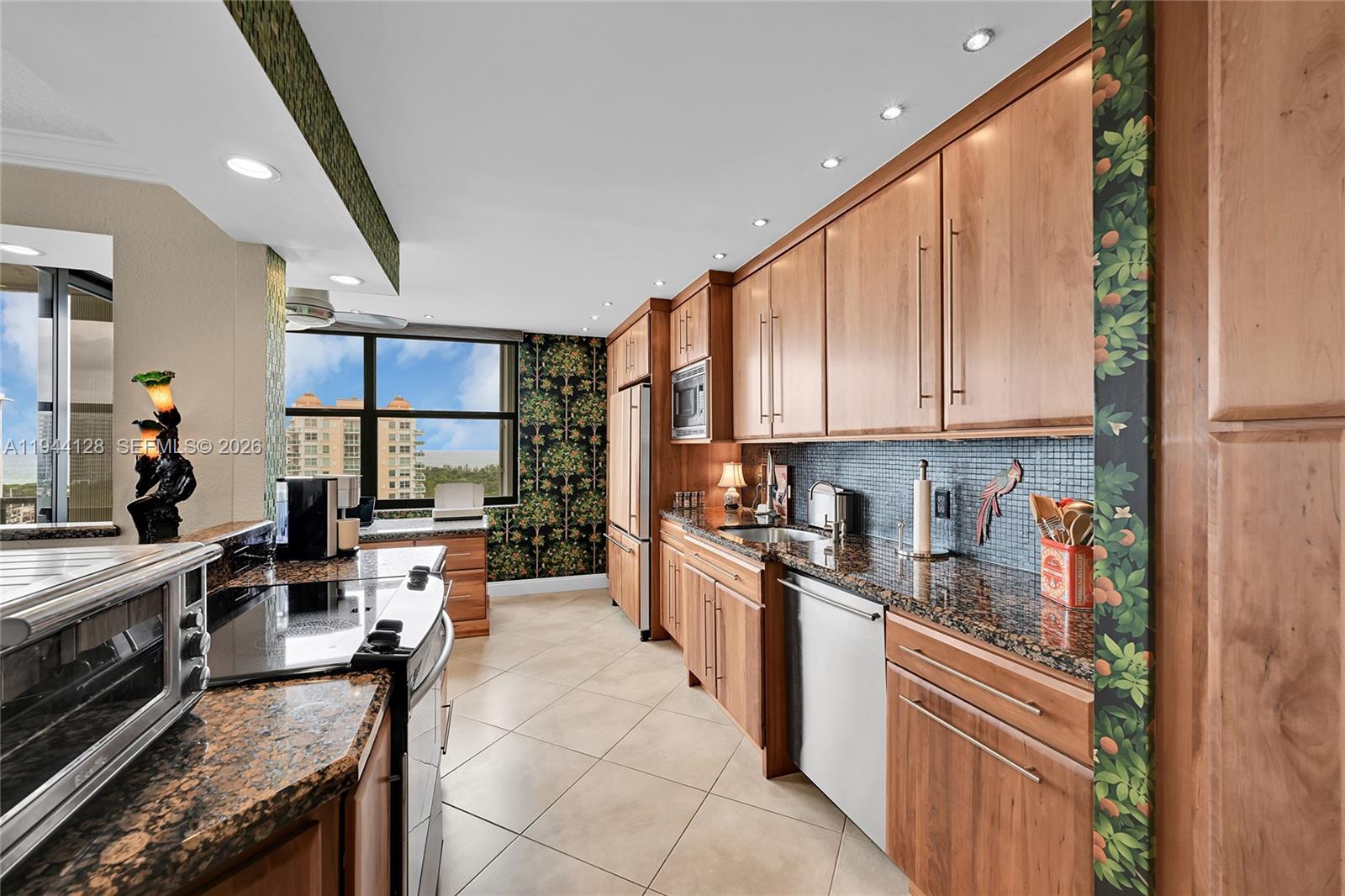 CORINTHIAN ON THE INTRACO - Residential