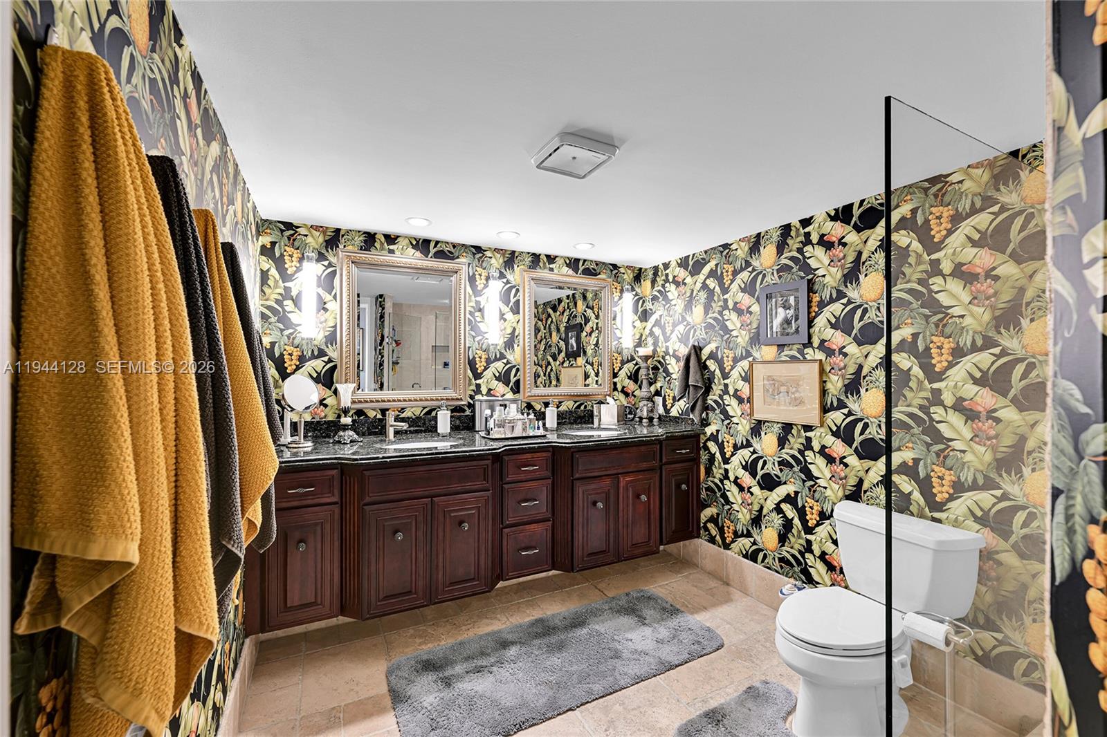 CORINTHIAN ON THE INTRACO - Residential