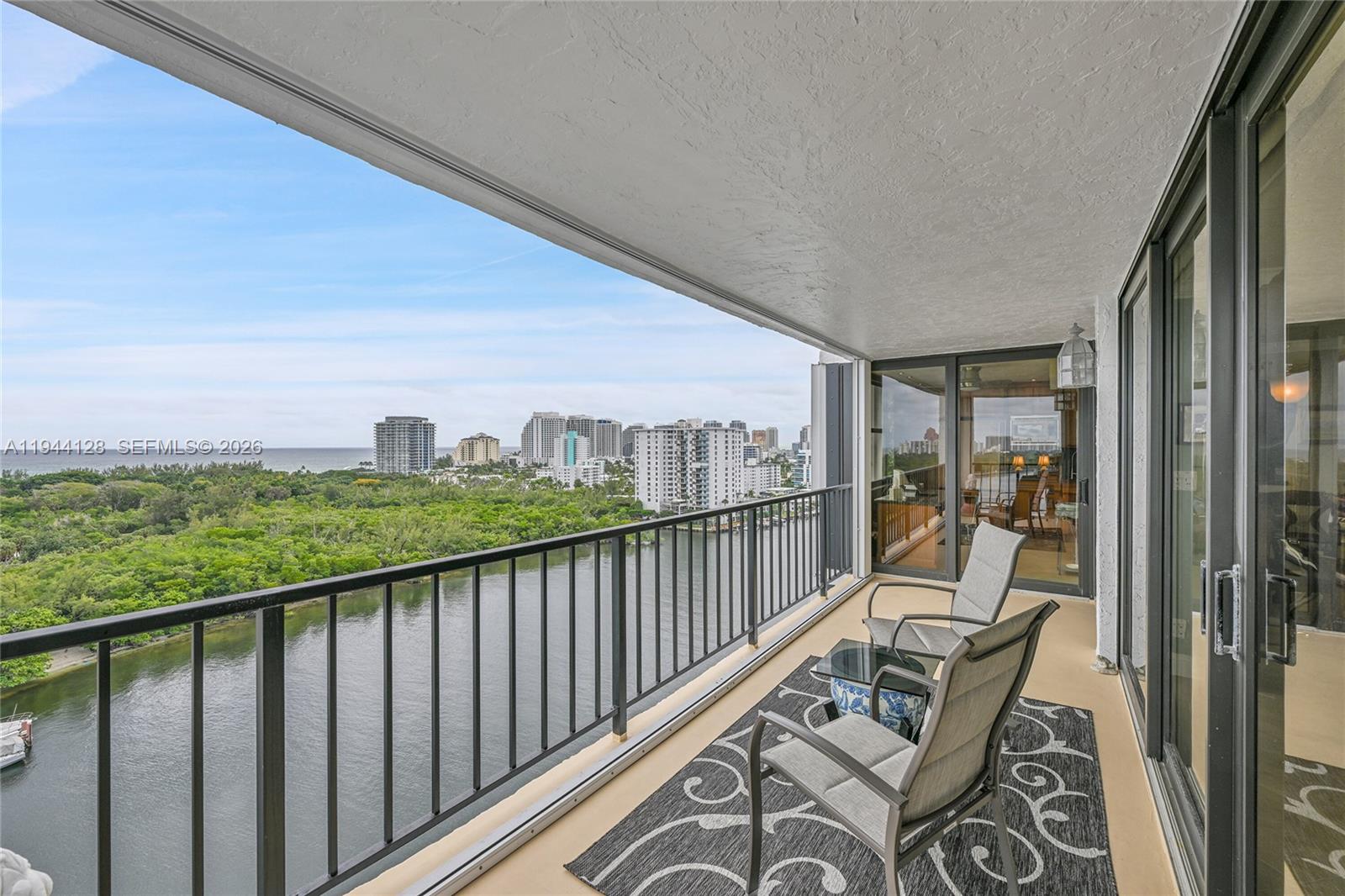 CORINTHIAN ON THE INTRACO - Residential