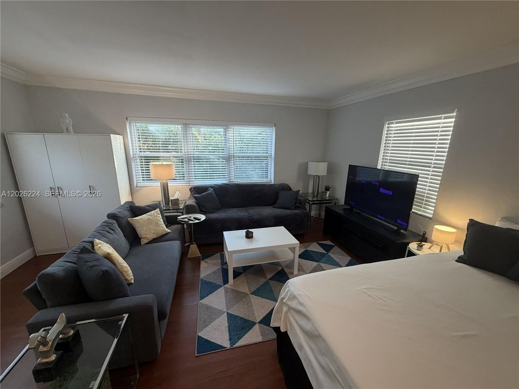 Photo of 814 NW 18th St #B, Fort Lauderdale, FL 33311 (MLS # A12026224)