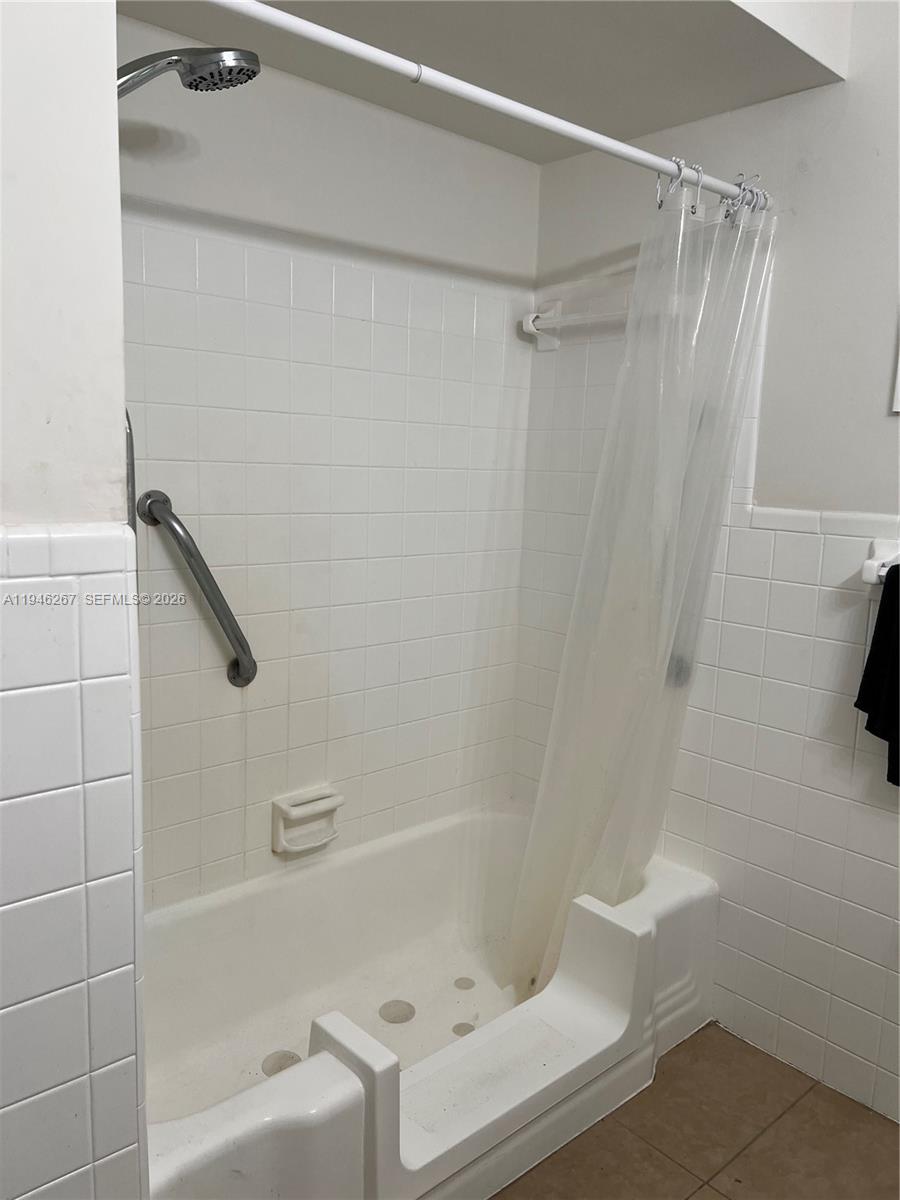 COLONIAL GARDENS HOLLYWOOD - Residential