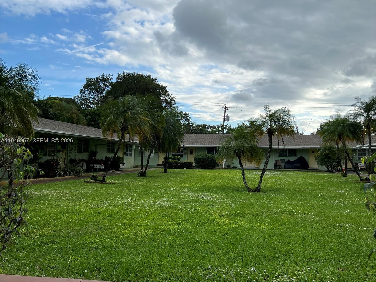 COLONIAL GARDENS HOLLYWOOD - Residential