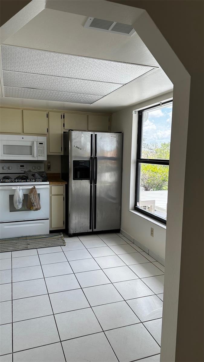 BARUNA BAY CONDO - Residential