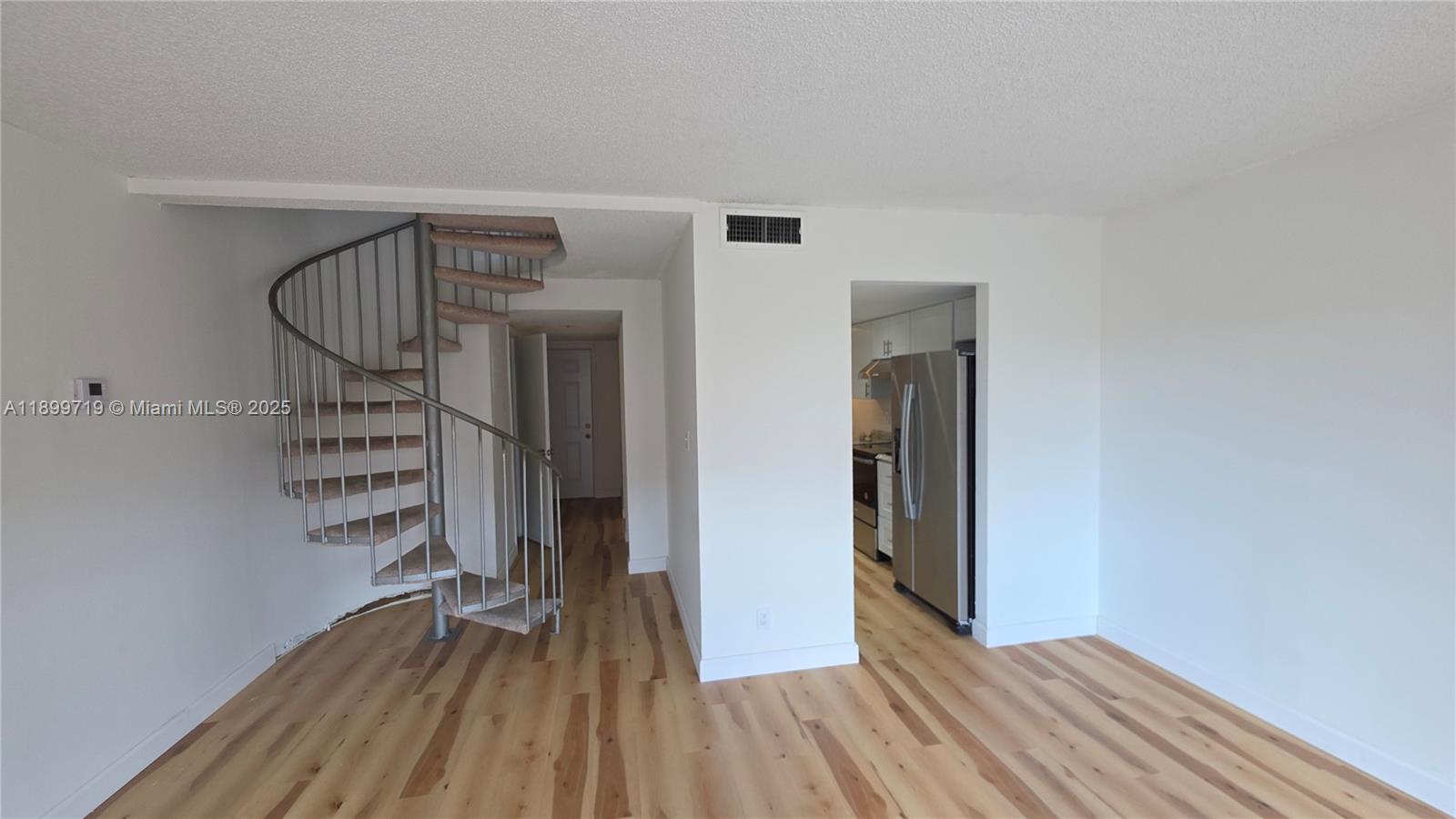 TENNIS CLUB LENGLEN CONDO - Residential Lease