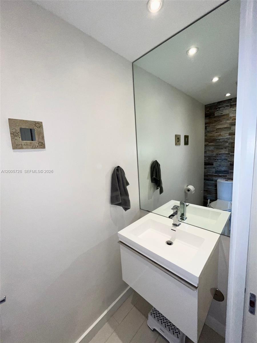 DORAL LANDINGS EAST - Residential