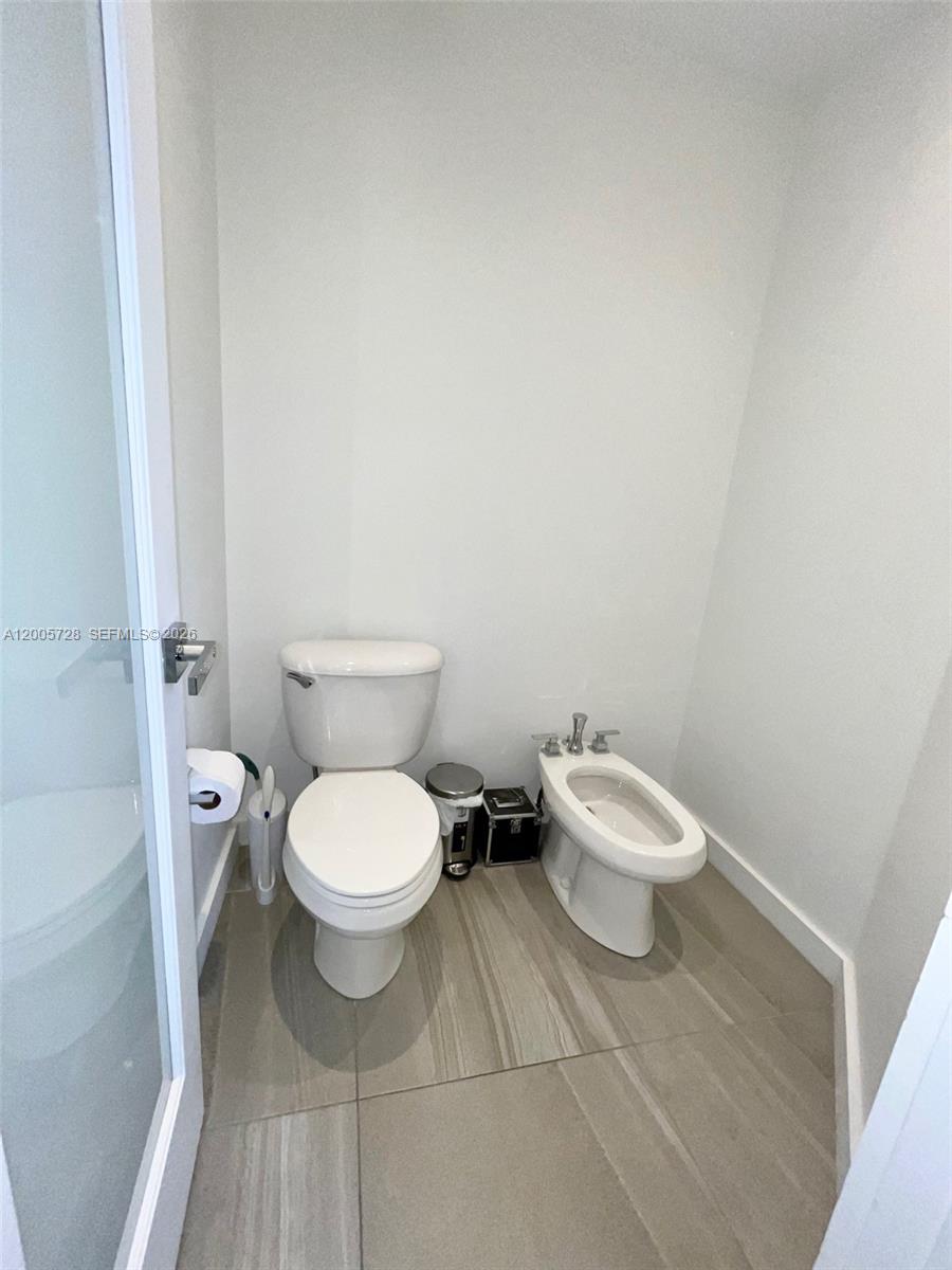 DORAL LANDINGS EAST - Residential