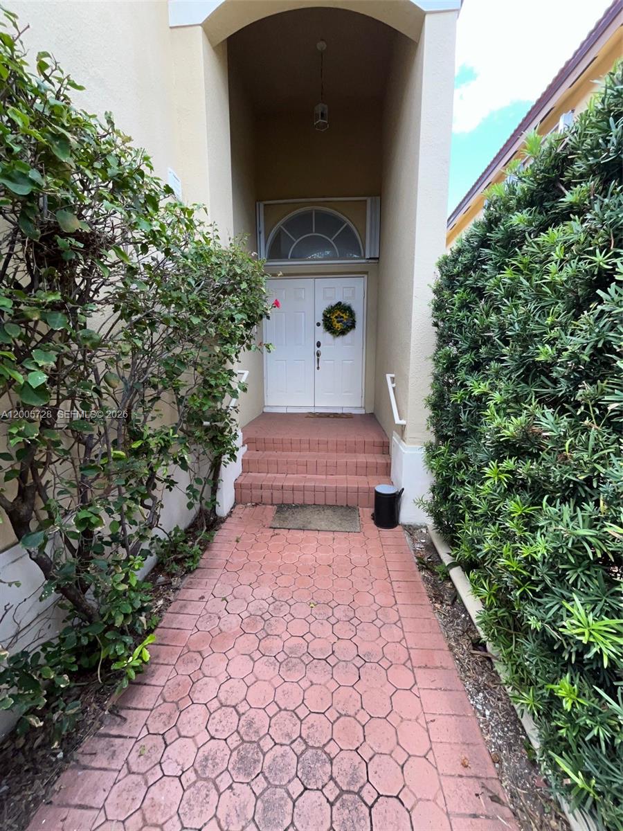 DORAL LANDINGS EAST - Residential