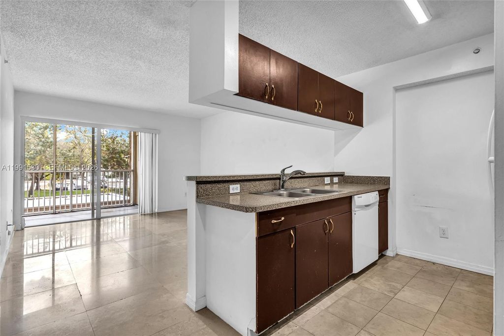 Photo of 470 S Park Rd #7-204, Hollywood, FL 33021 (MLS # A11991530)