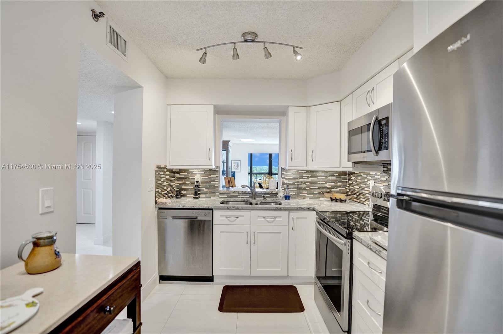 HUNTINGTON LAKES SEC FIVE - Residential