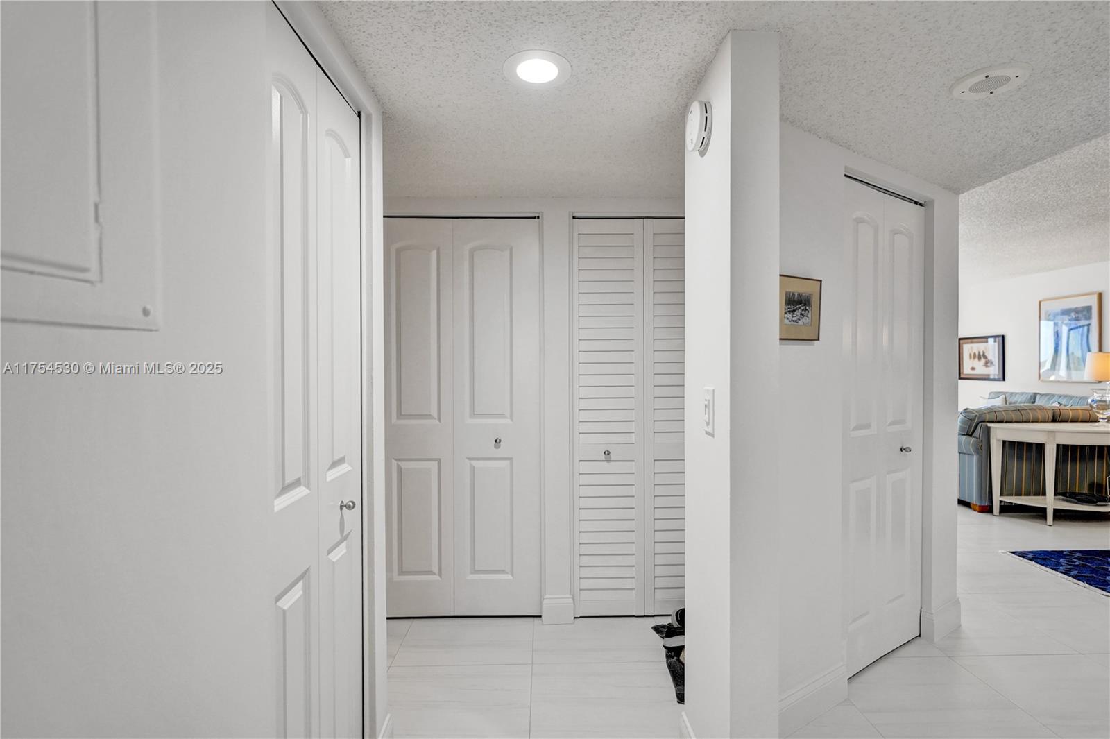 HUNTINGTON LAKES SEC FIVE - Residential