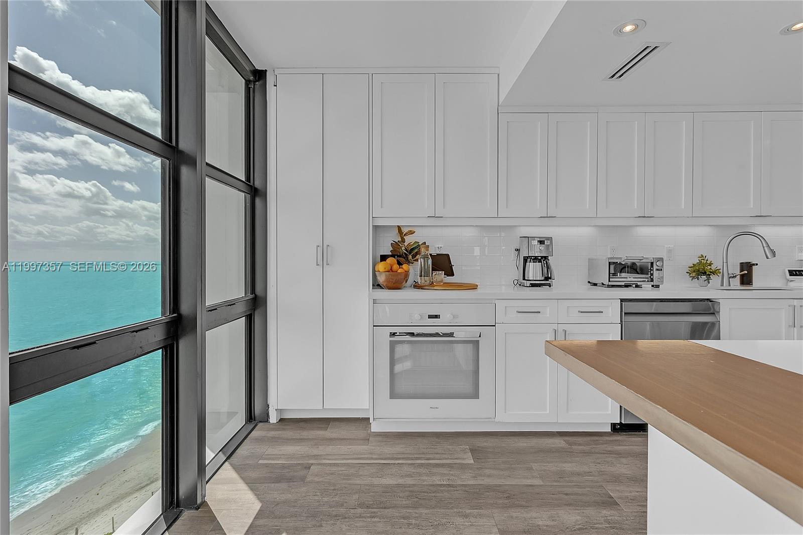 TOWERS OF KEY BISCAYNE CO - Residential