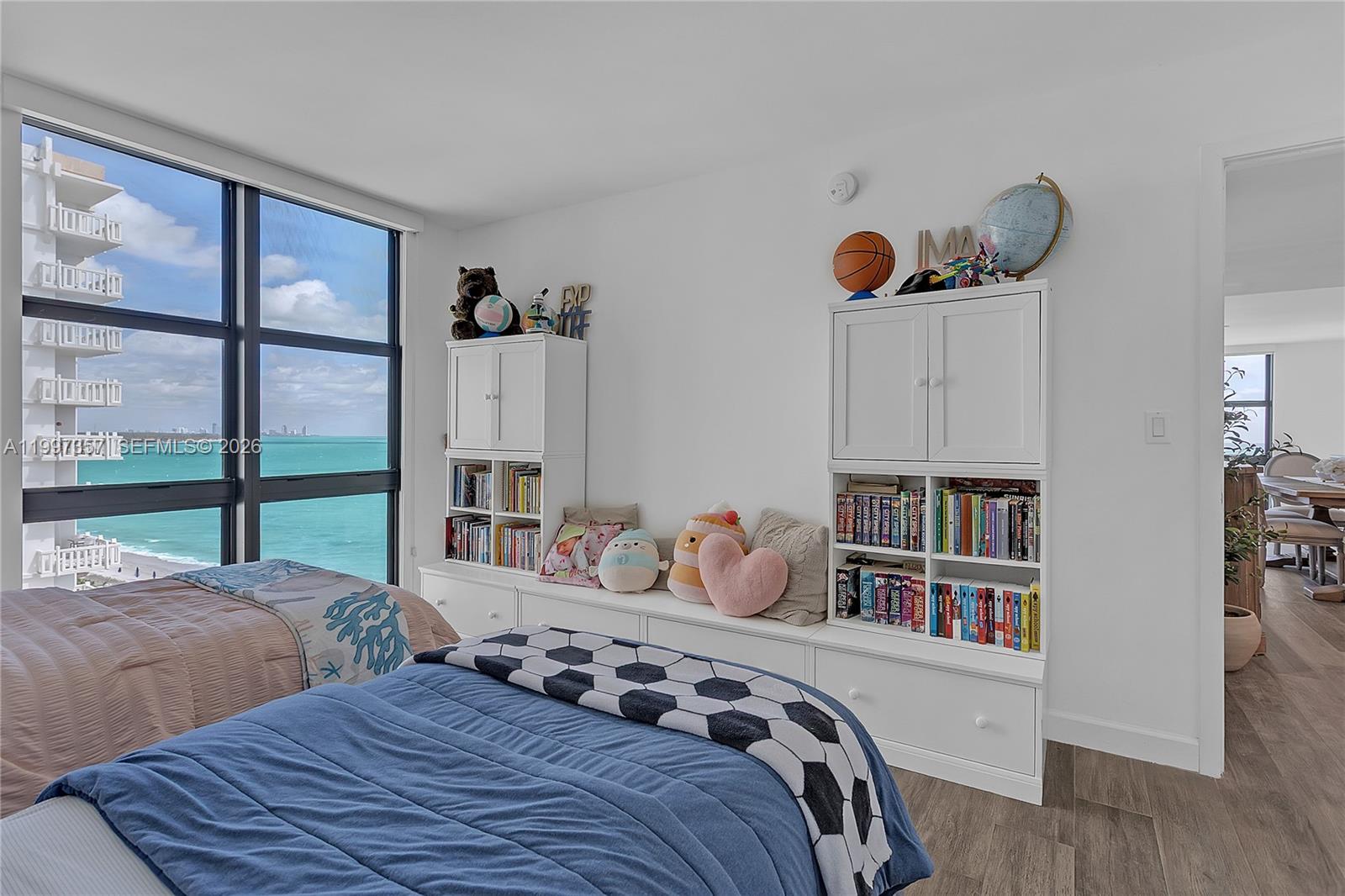 TOWERS OF KEY BISCAYNE CO - Residential