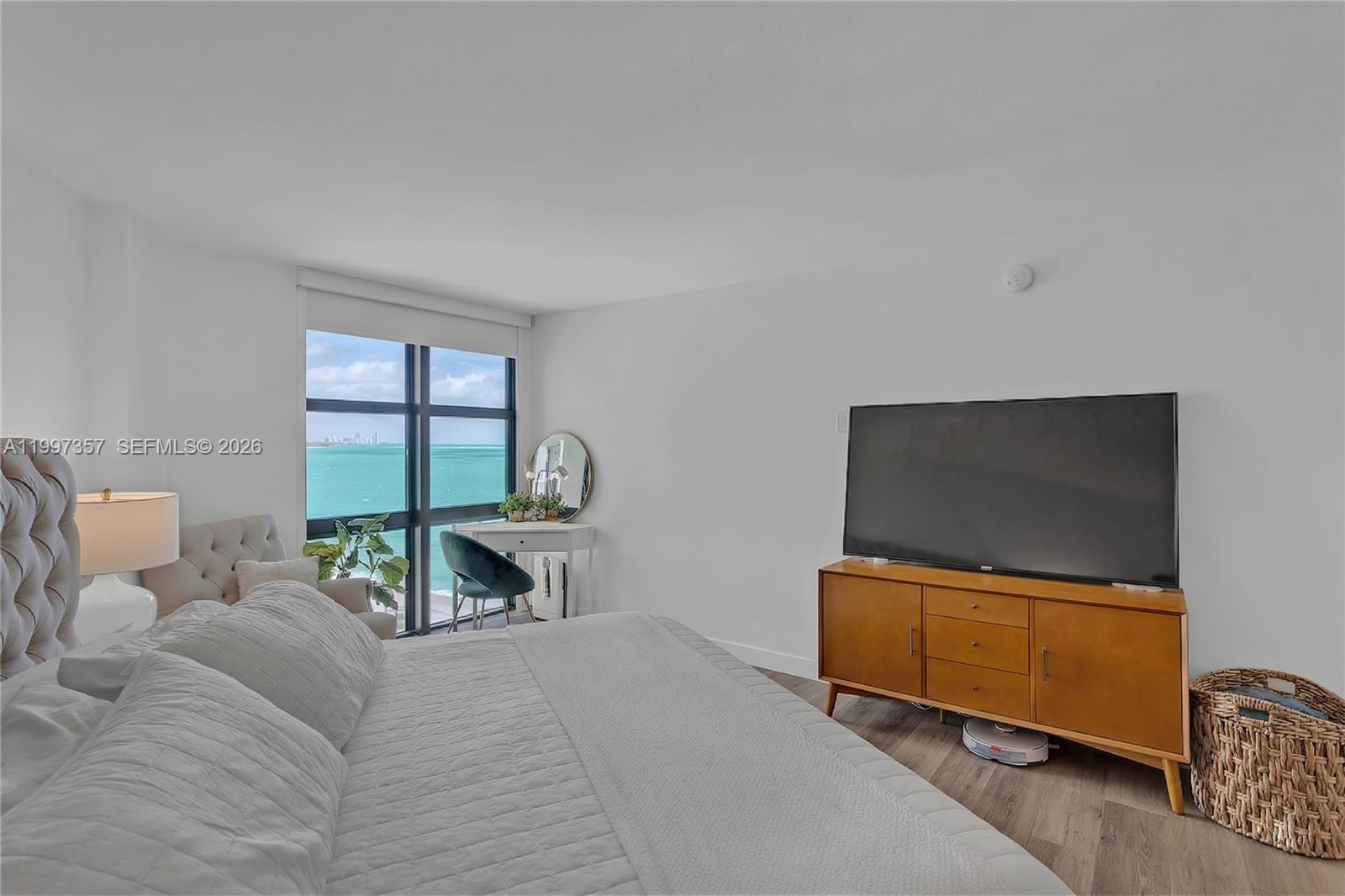 TOWERS OF KEY BISCAYNE CO - Residential