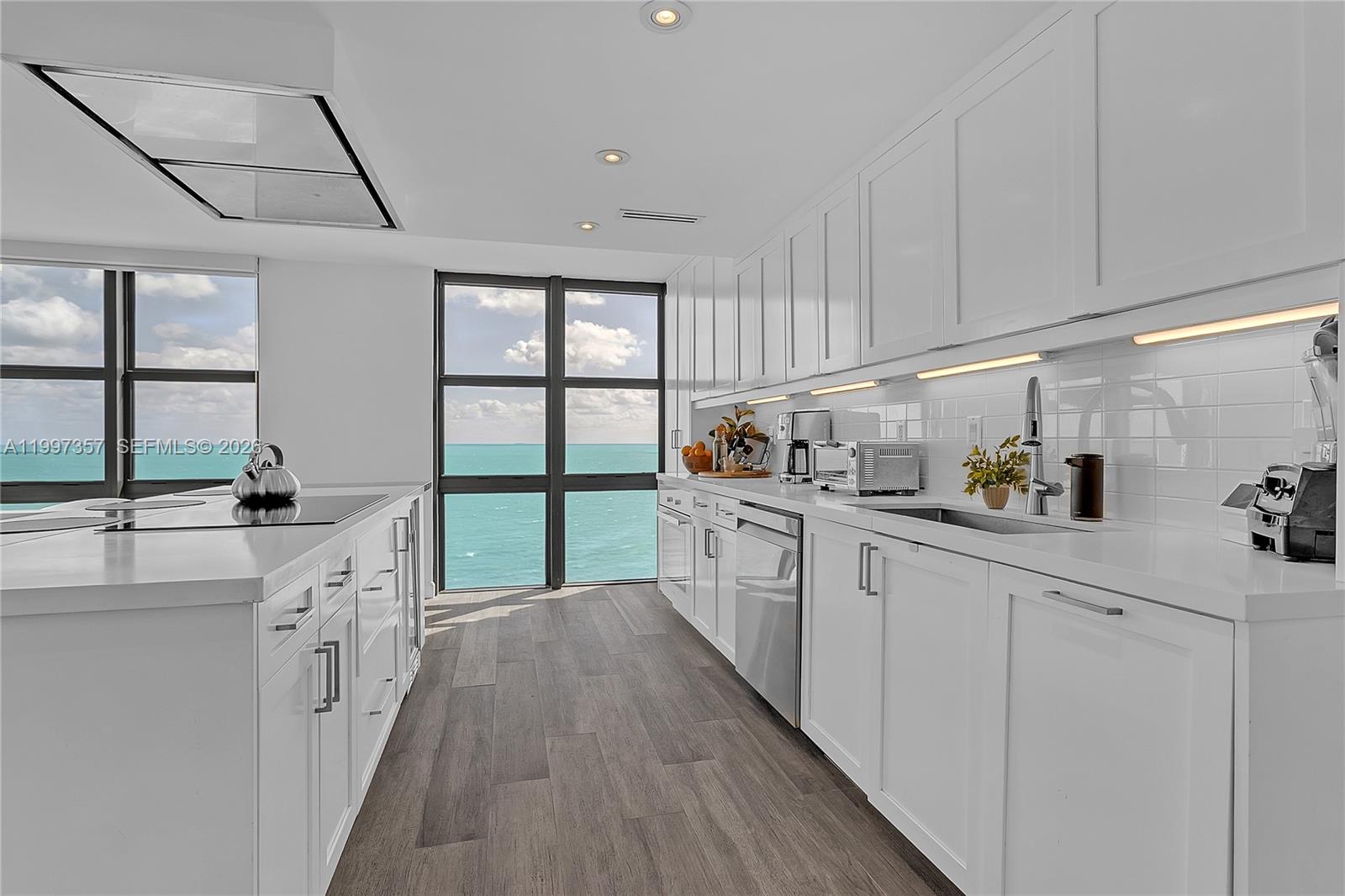 TOWERS OF KEY BISCAYNE CO - Residential