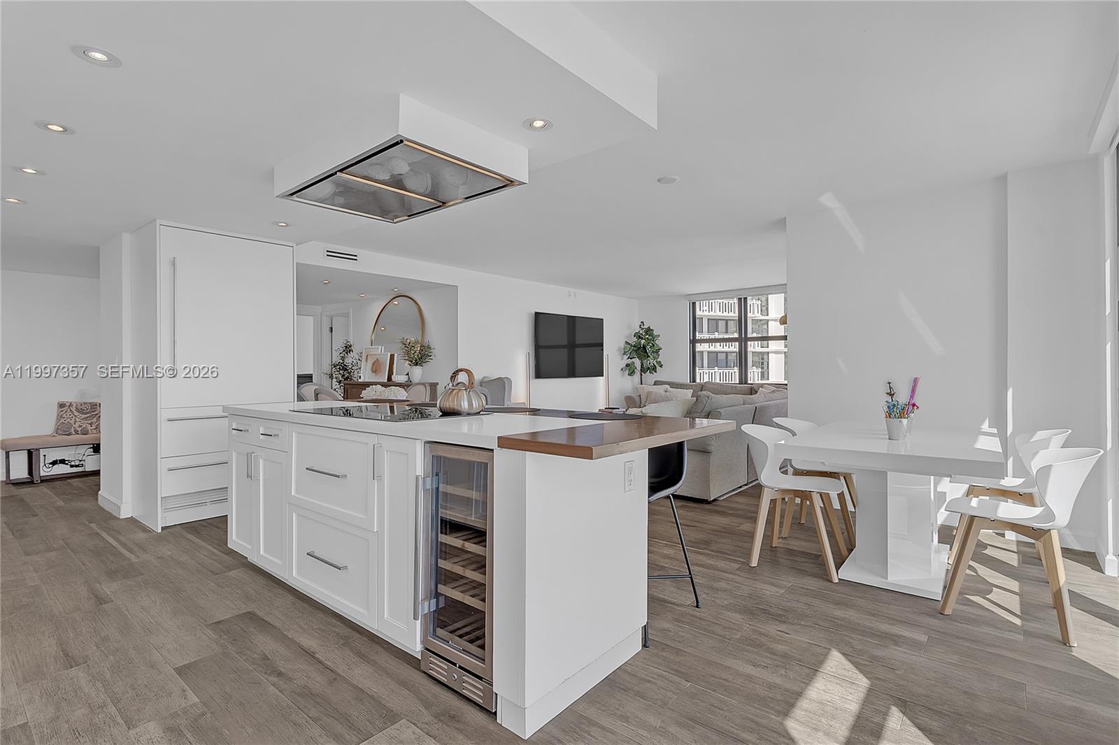 TOWERS OF KEY BISCAYNE CO - Residential