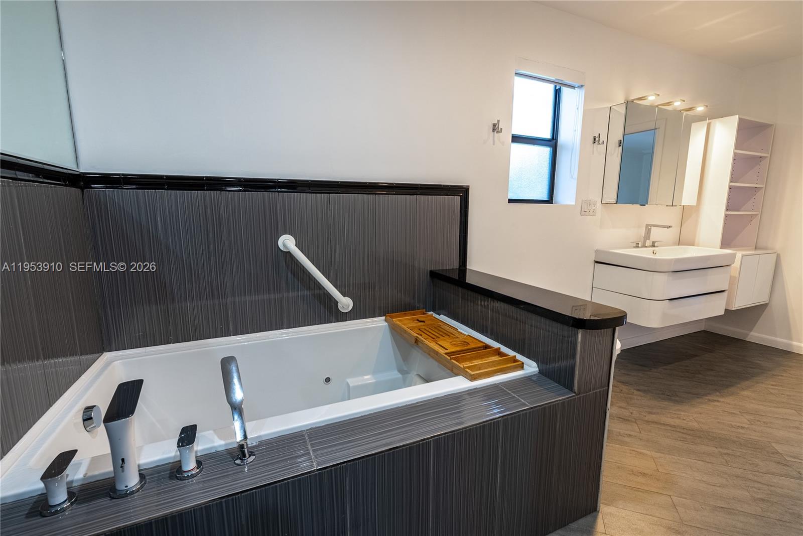 MIAMI LAKES EAGLE NEST SE - Residential