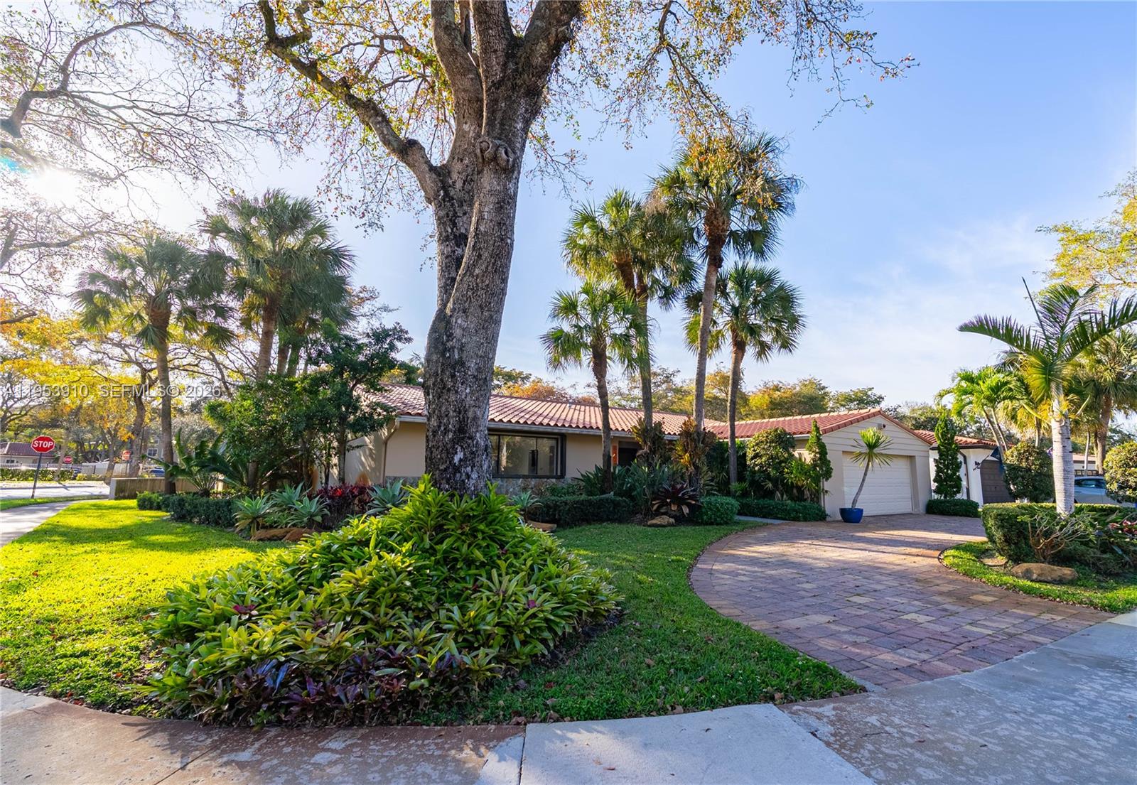 MIAMI LAKES EAGLE NEST SE - Residential