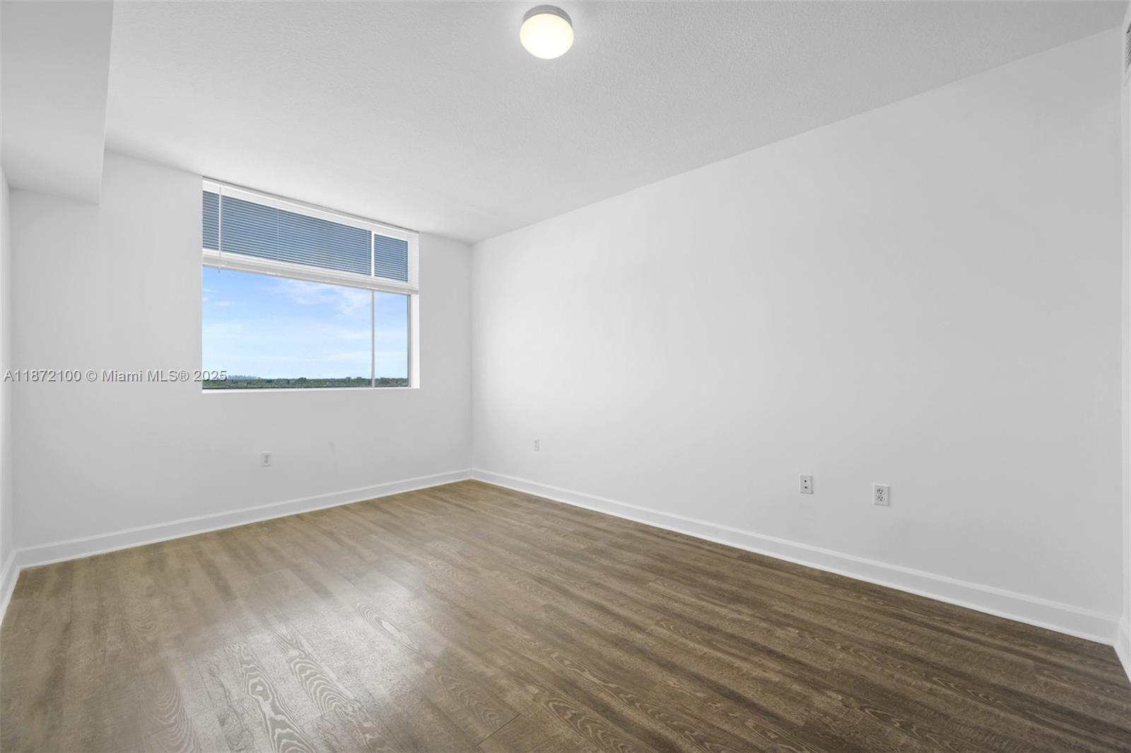 HOLLYWOOD STATION RES CON - Residential