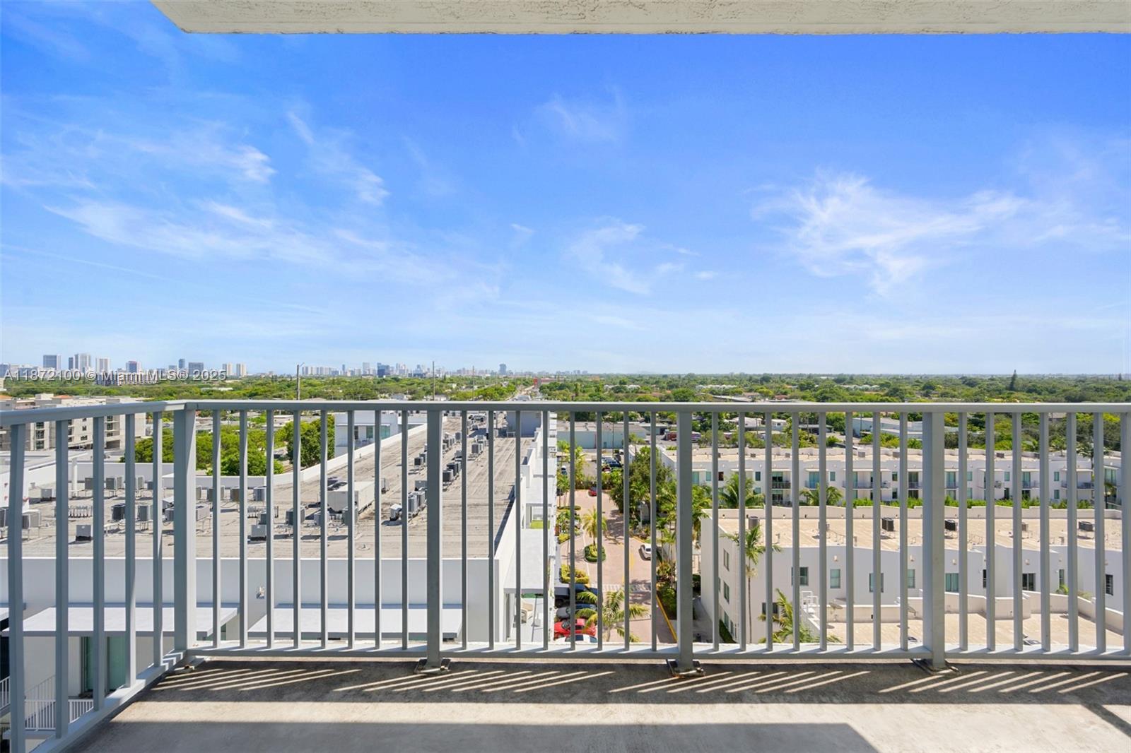 HOLLYWOOD STATION RES CON - Residential