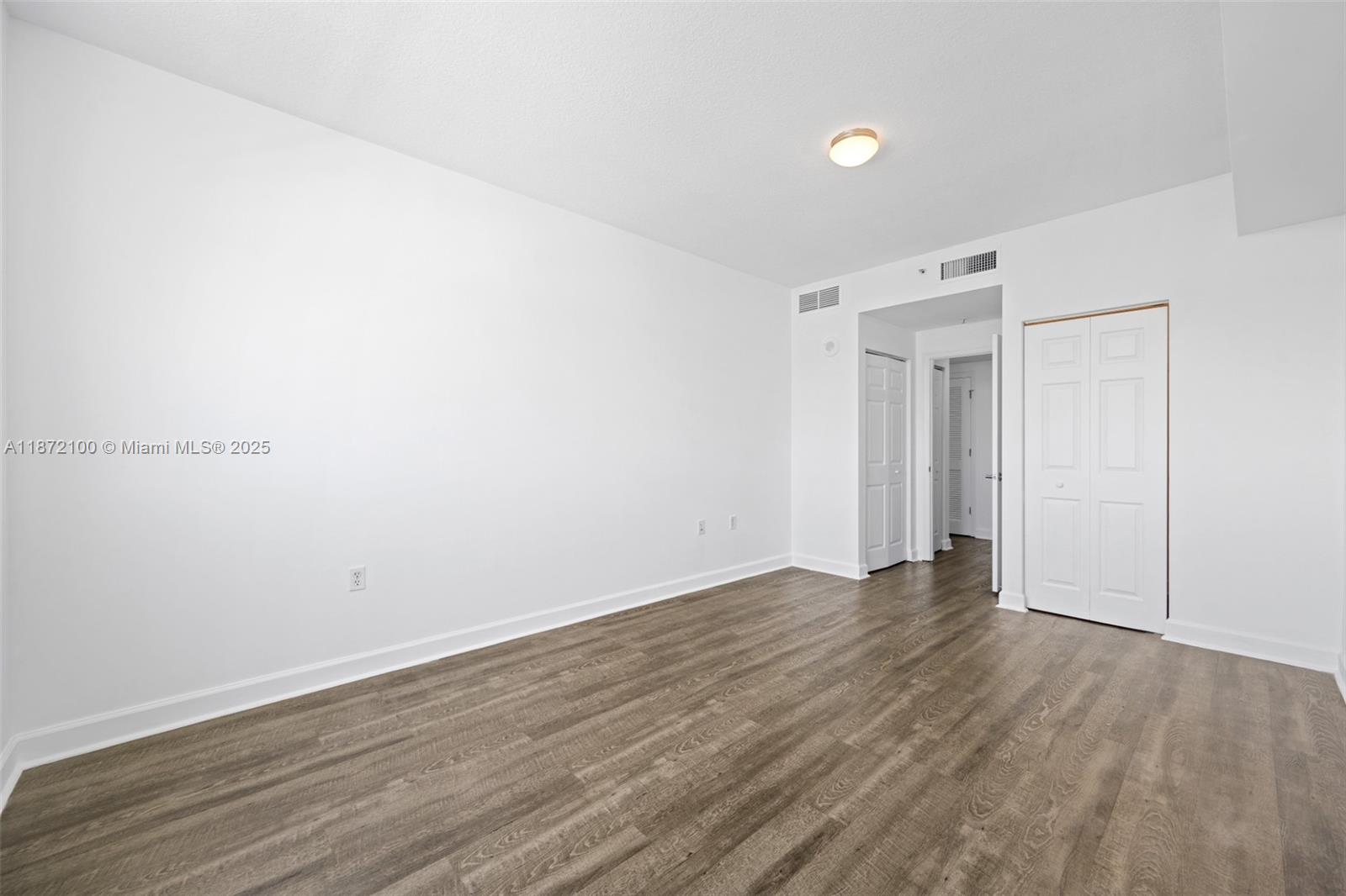 HOLLYWOOD STATION RES CON - Residential