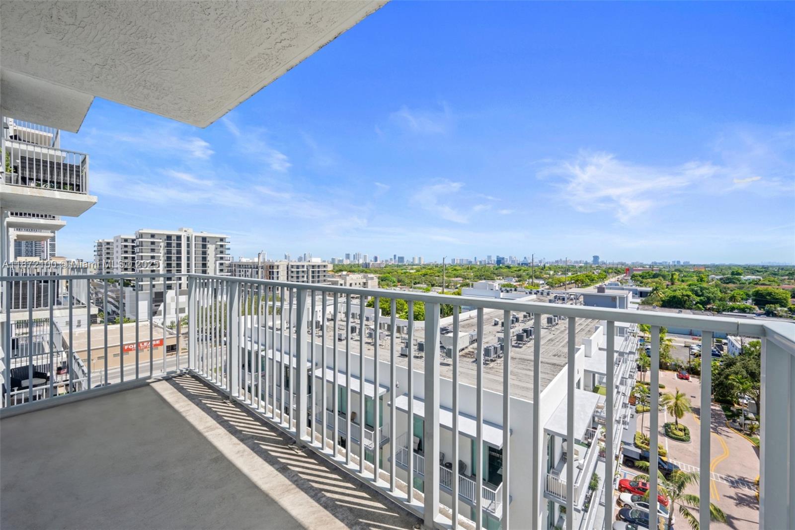 HOLLYWOOD STATION RES CON - Residential