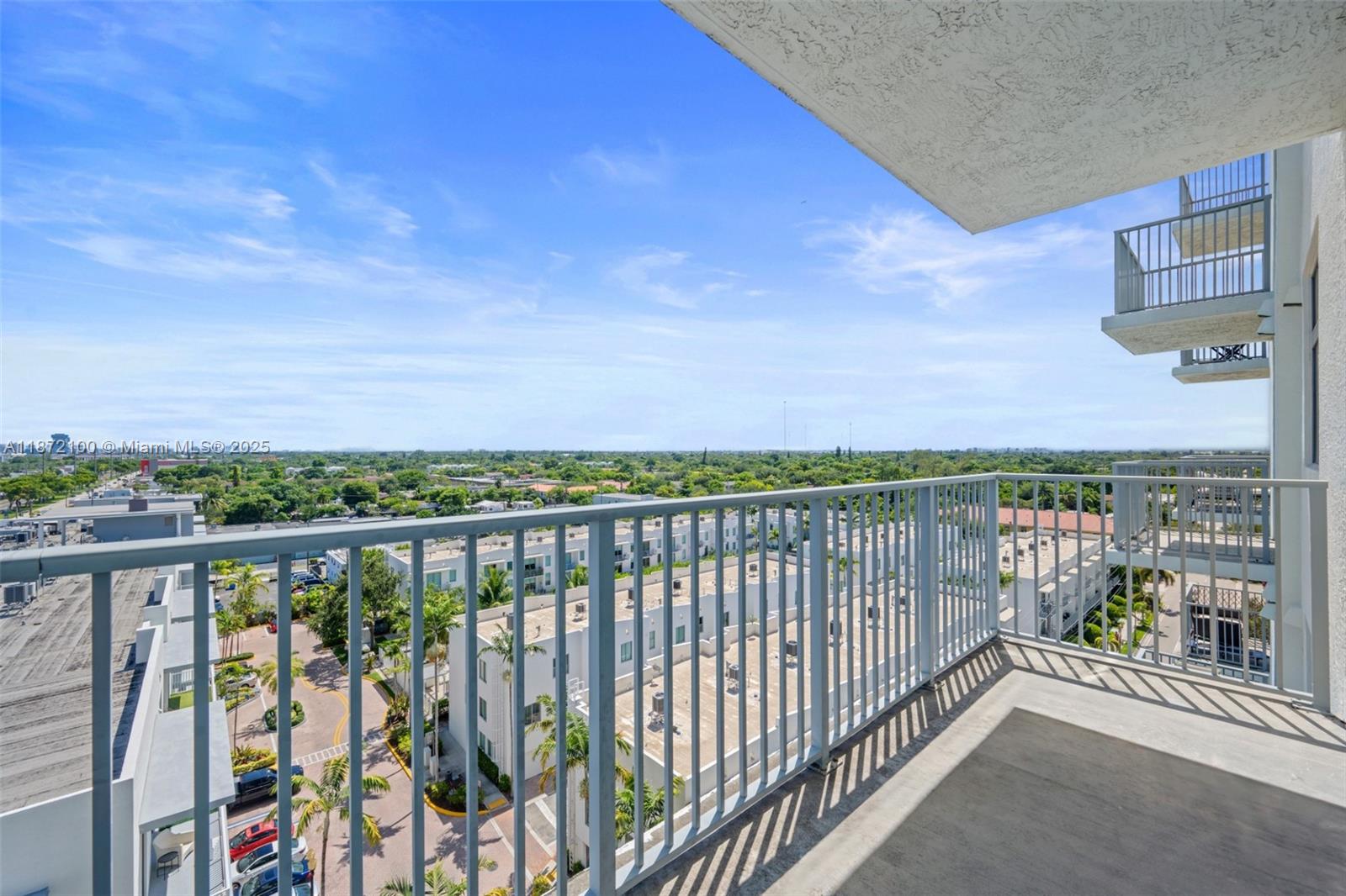 HOLLYWOOD STATION RES CON - Residential