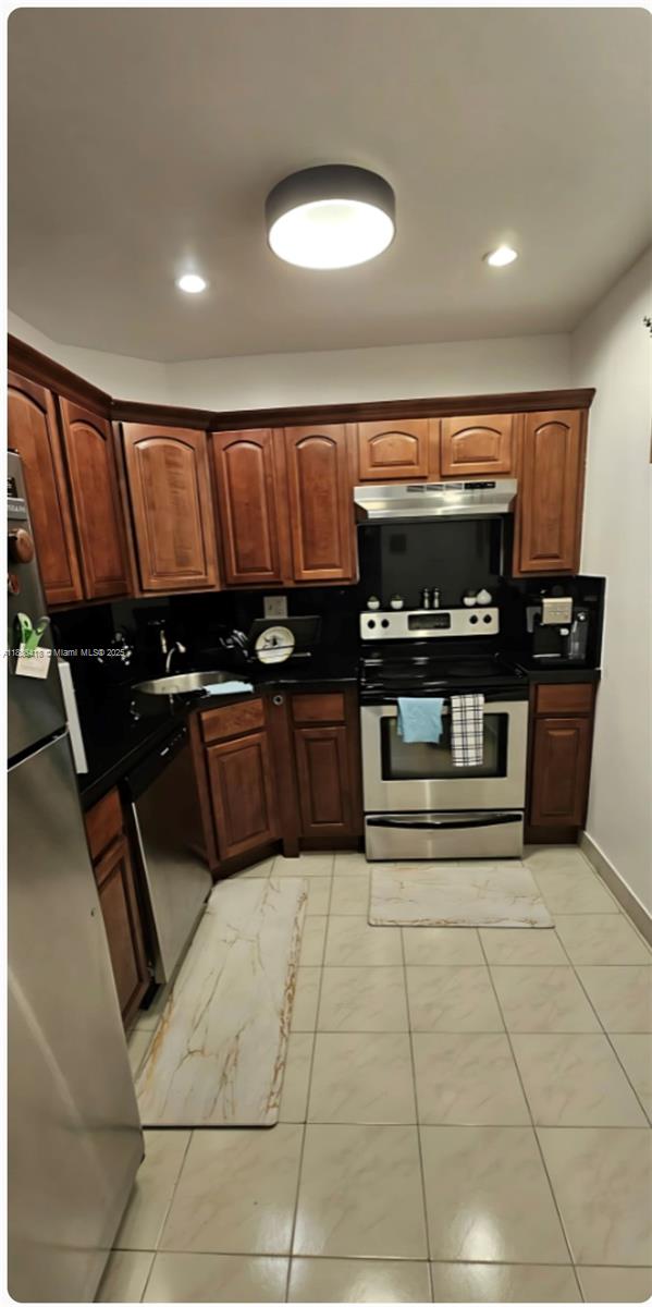 BAYVIEW TOWERS CONDO SOUT - Residential