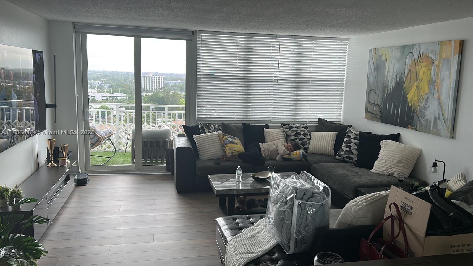 BAYVIEW TOWERS CONDO SOUT - Residential
