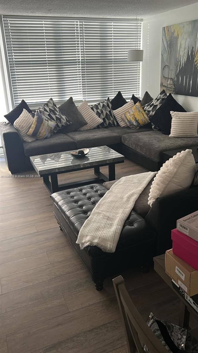 BAYVIEW TOWERS CONDO SOUT - Residential