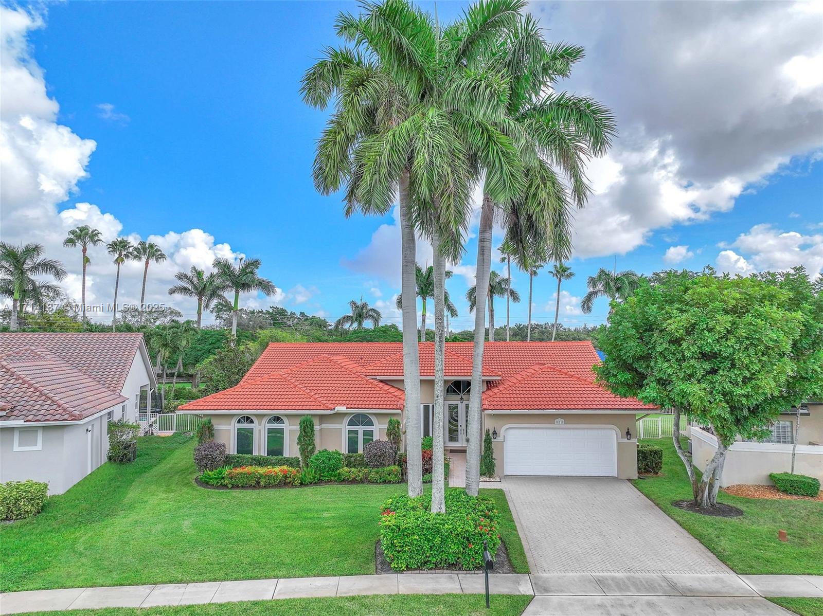 821 E Cypress Pointe Dr E